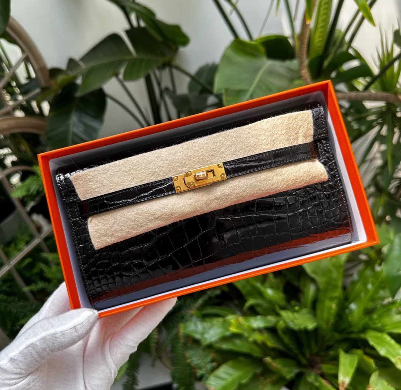 Hermès Kelly To Go Black Shiny  alligator Leather Gold Hardware