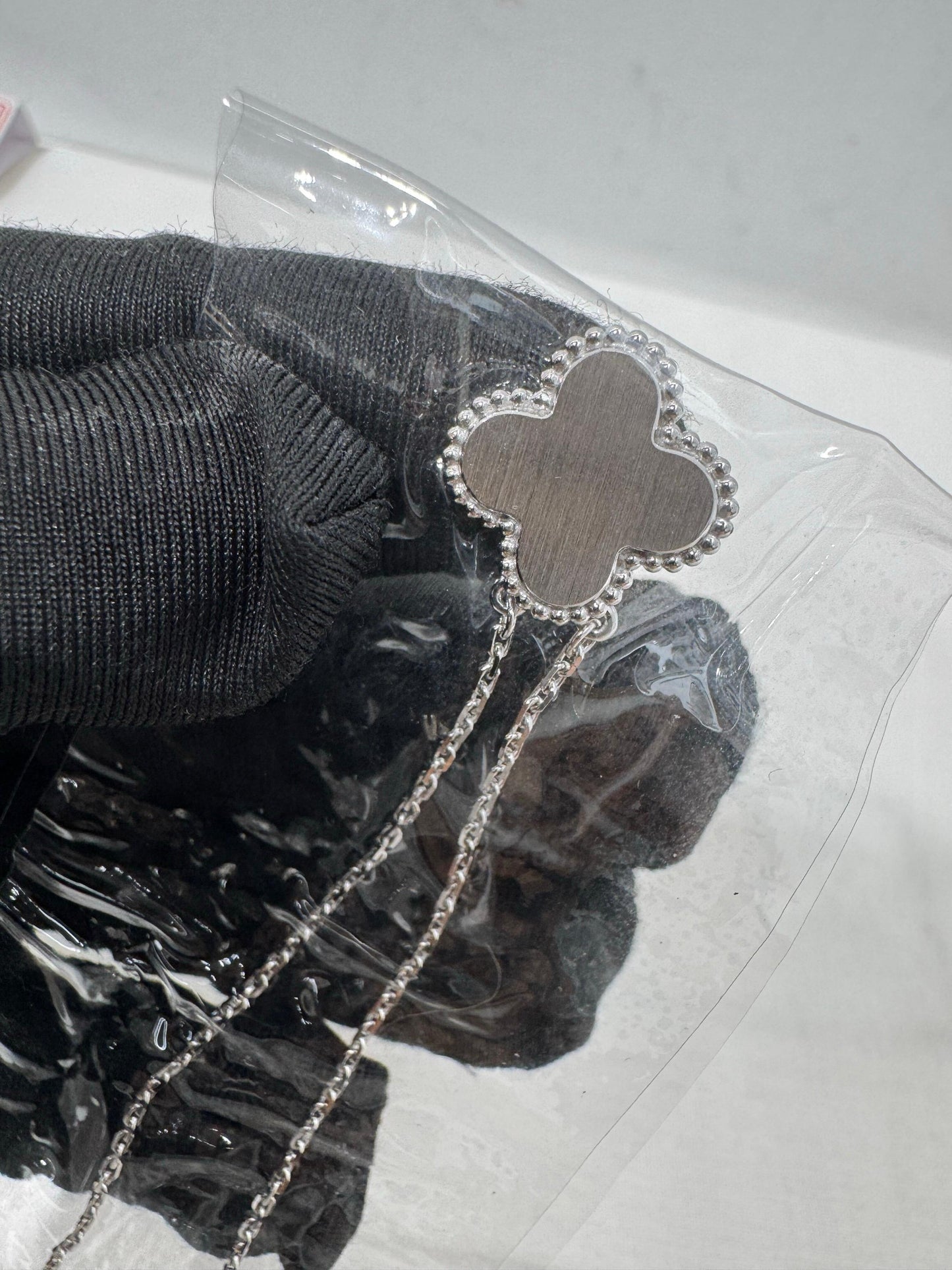 Van Cleef Arpels Holiday Pendant 2024
