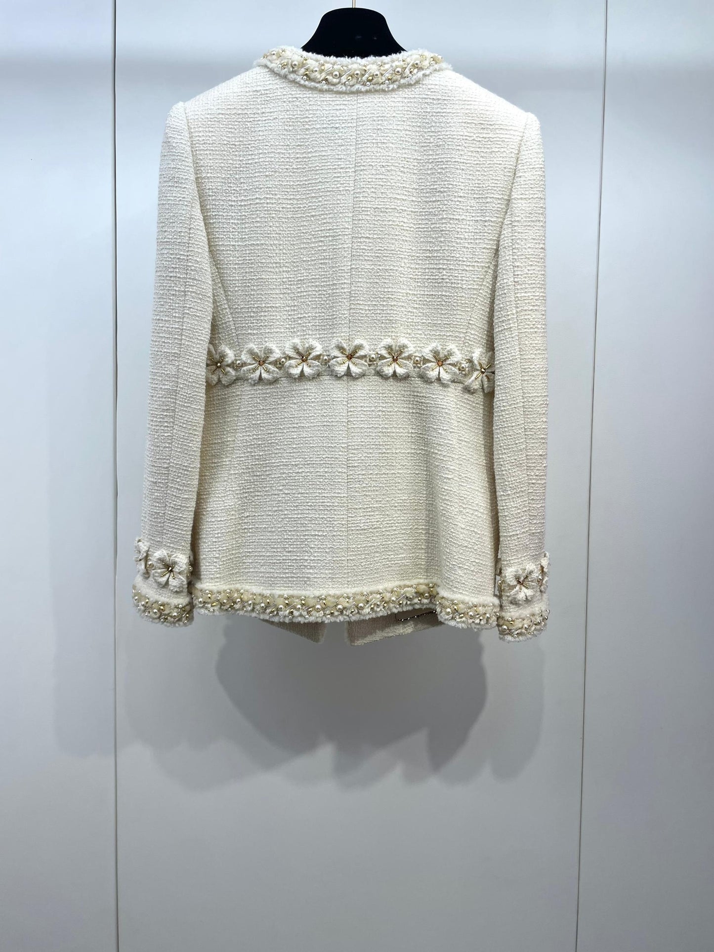 Ultra rare Chanel 2020 écru white tweed   jacket