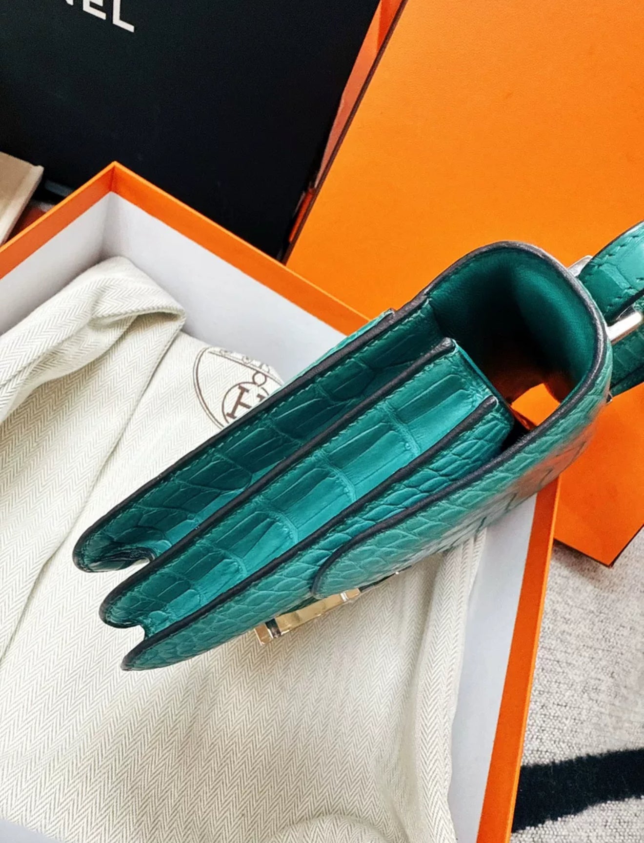 Hermès Constance 19 Bleu Paon Matte Alligator Leather Palladium Hardware