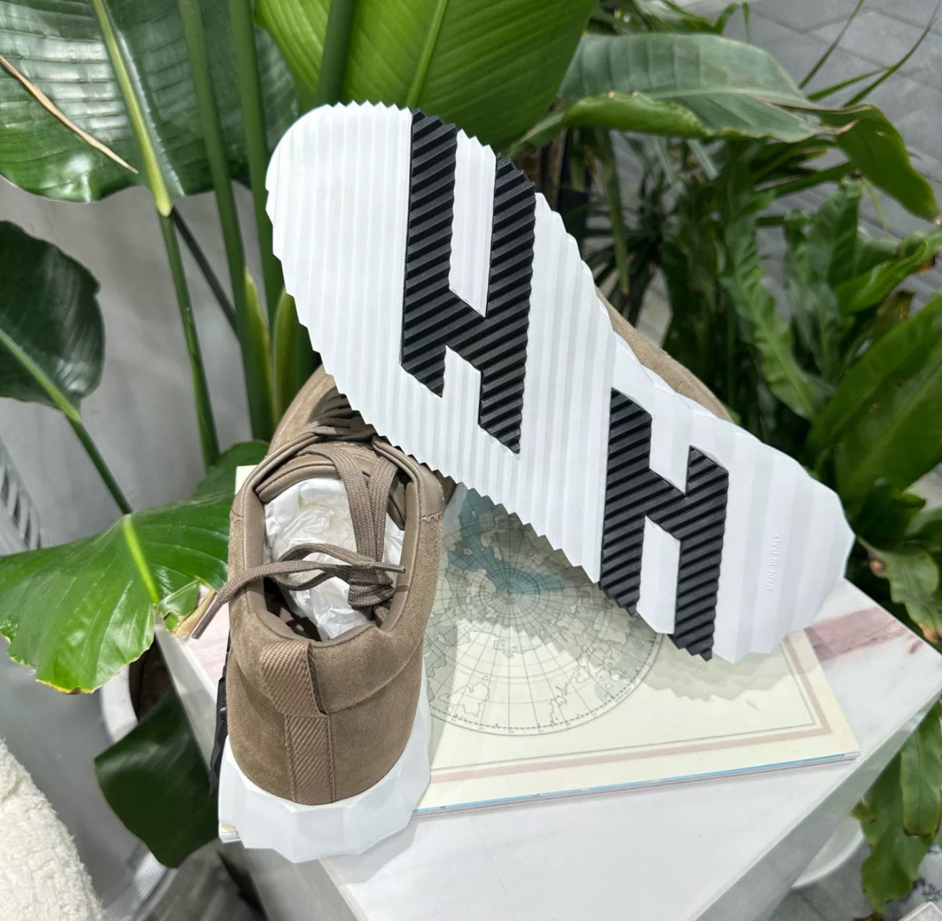 Hermes Mens Etoupe Suede Brume Bouncing 42 Sneaker
