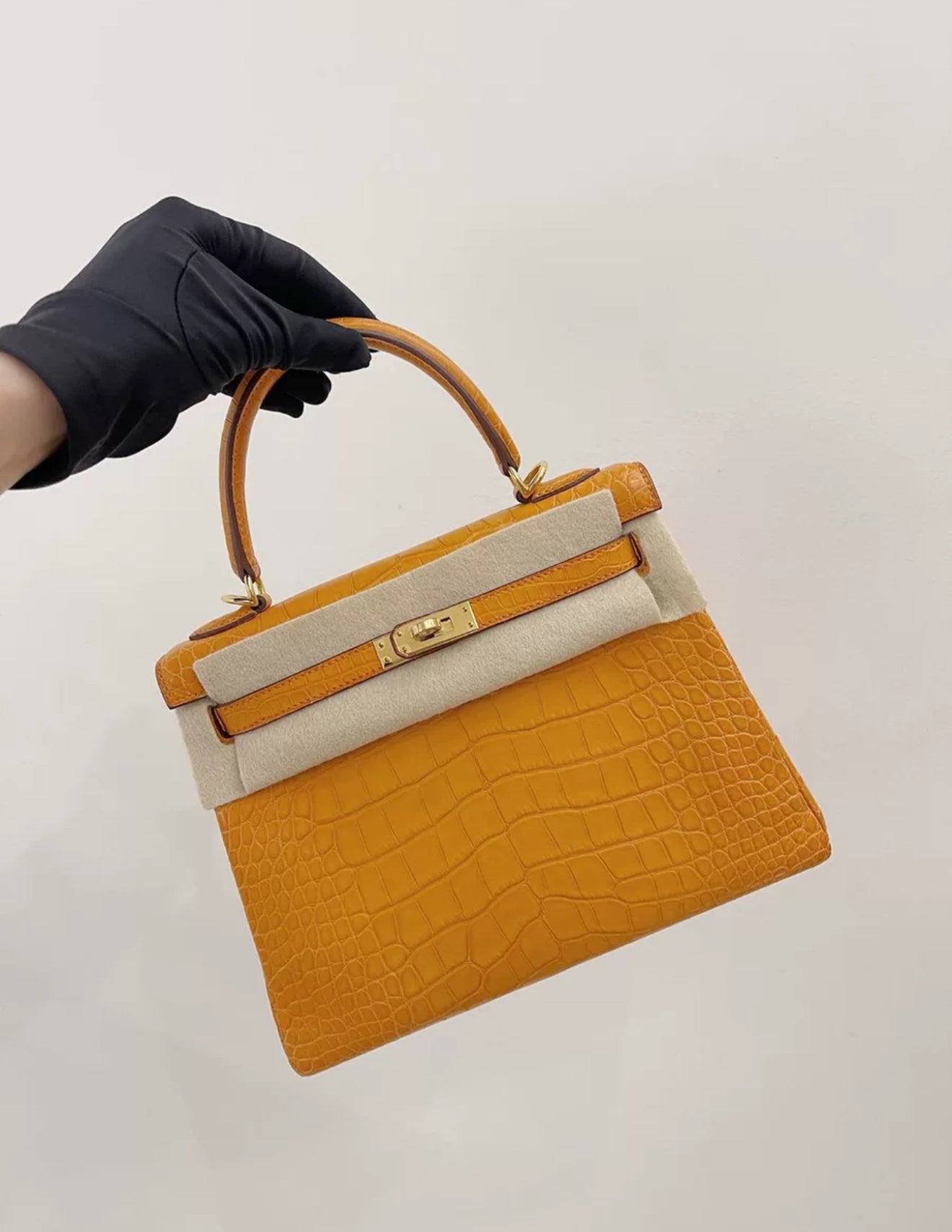 Hermès Kelly 25 Orange Matte alligator Gold Hardware