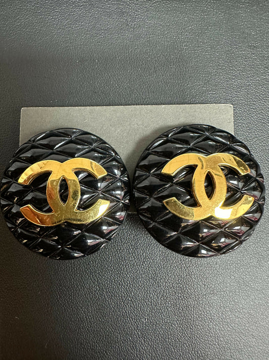 Chanel Vintage 95 Resin Black Quilted Round CC Clip-on Earrings