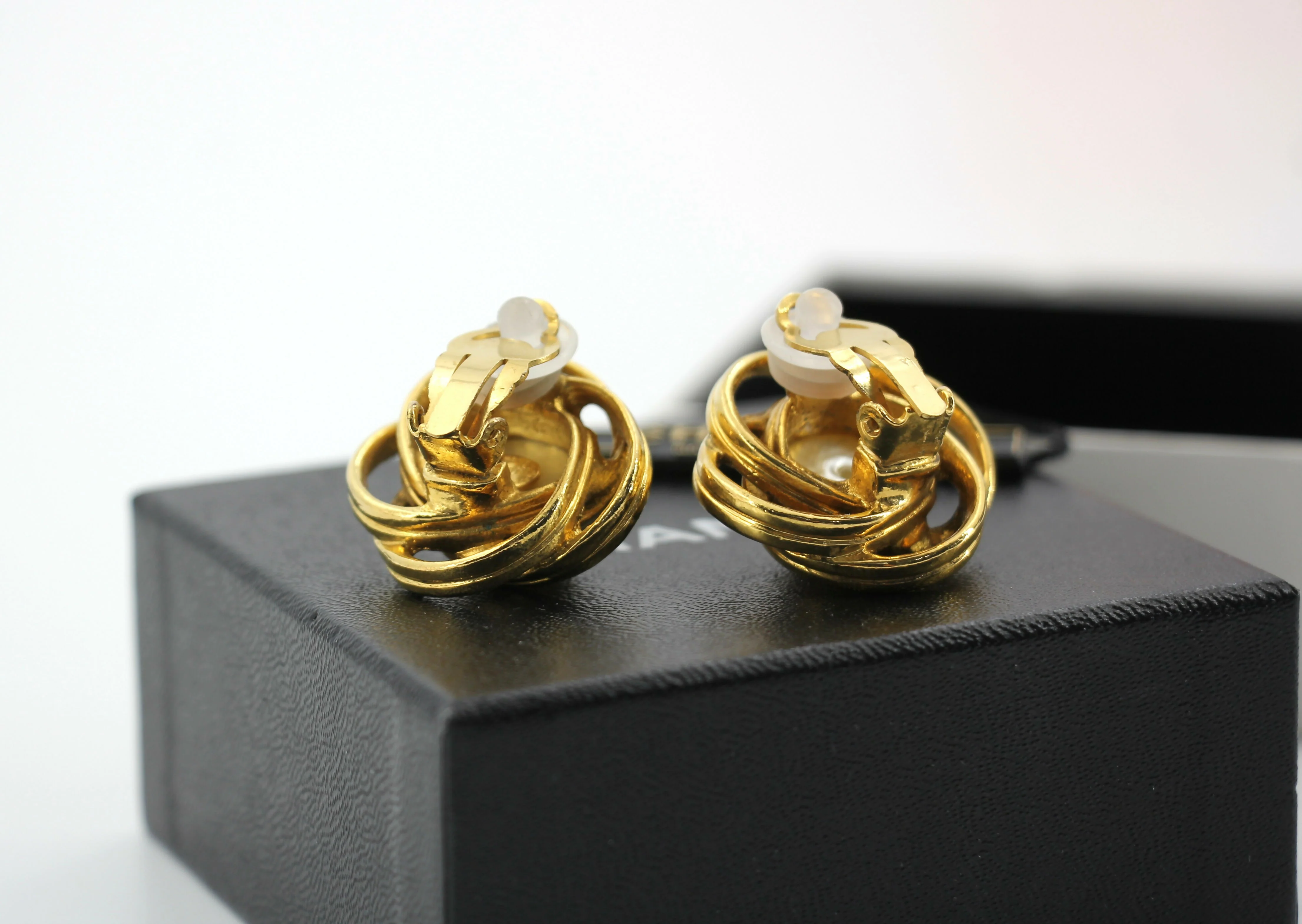 Chanel Vintage 96P Gold-Plated Imitation Pearl Spiral Clip-on Earrings