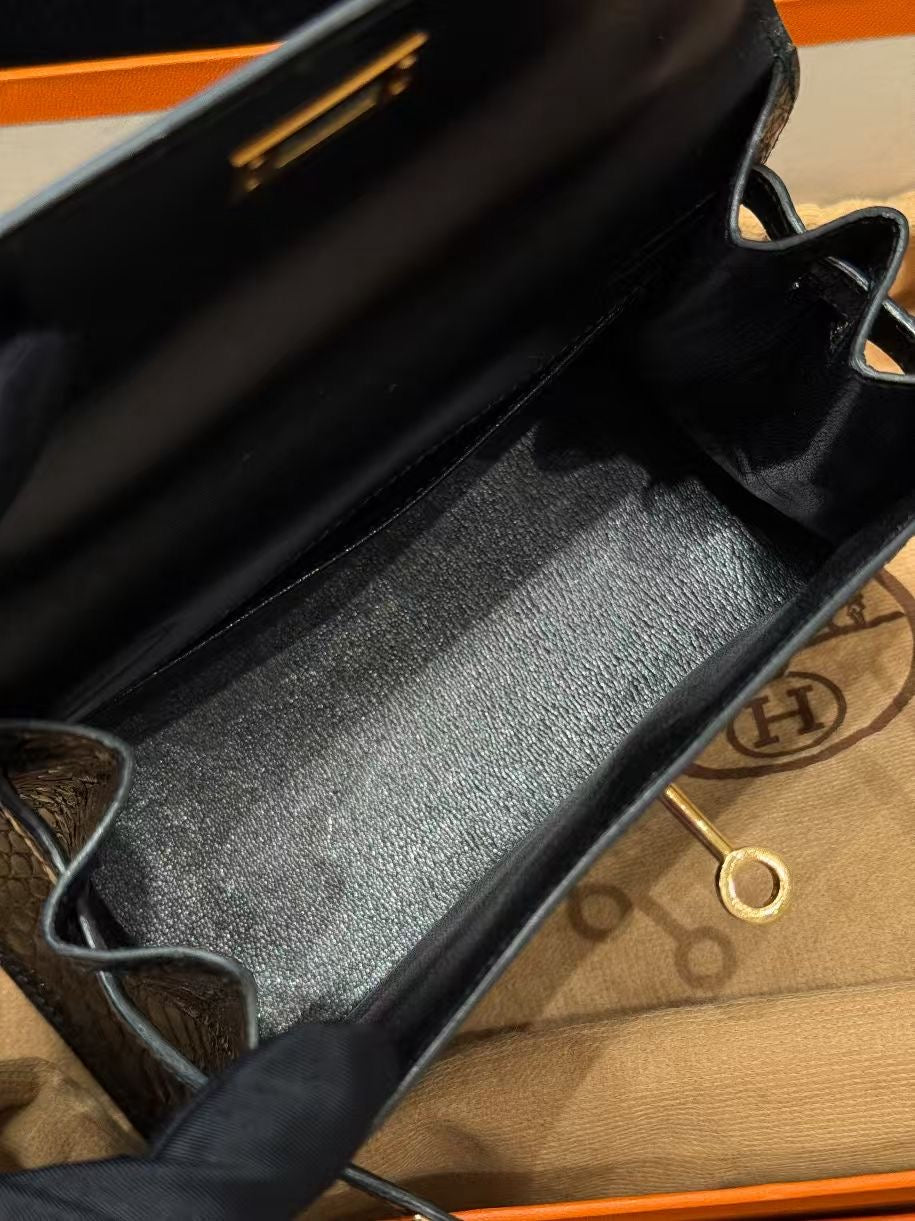 HERMÈS Mini Kelly 20 Black Porosus Crocodile Gold hardware Diamond White Gold hardware