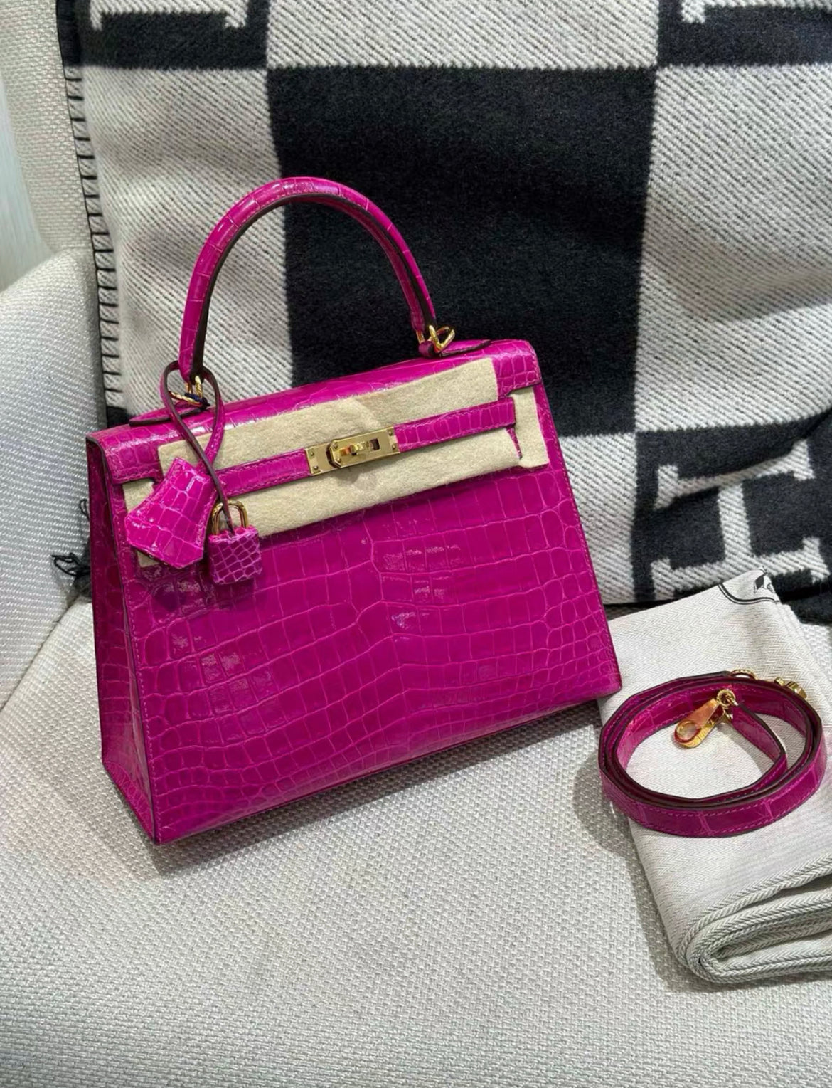 HERMES KELLY 25 SELLIER ROSE SCHEHERAZADE CROCODILE LISSE SHINY GOLD HARDWARE