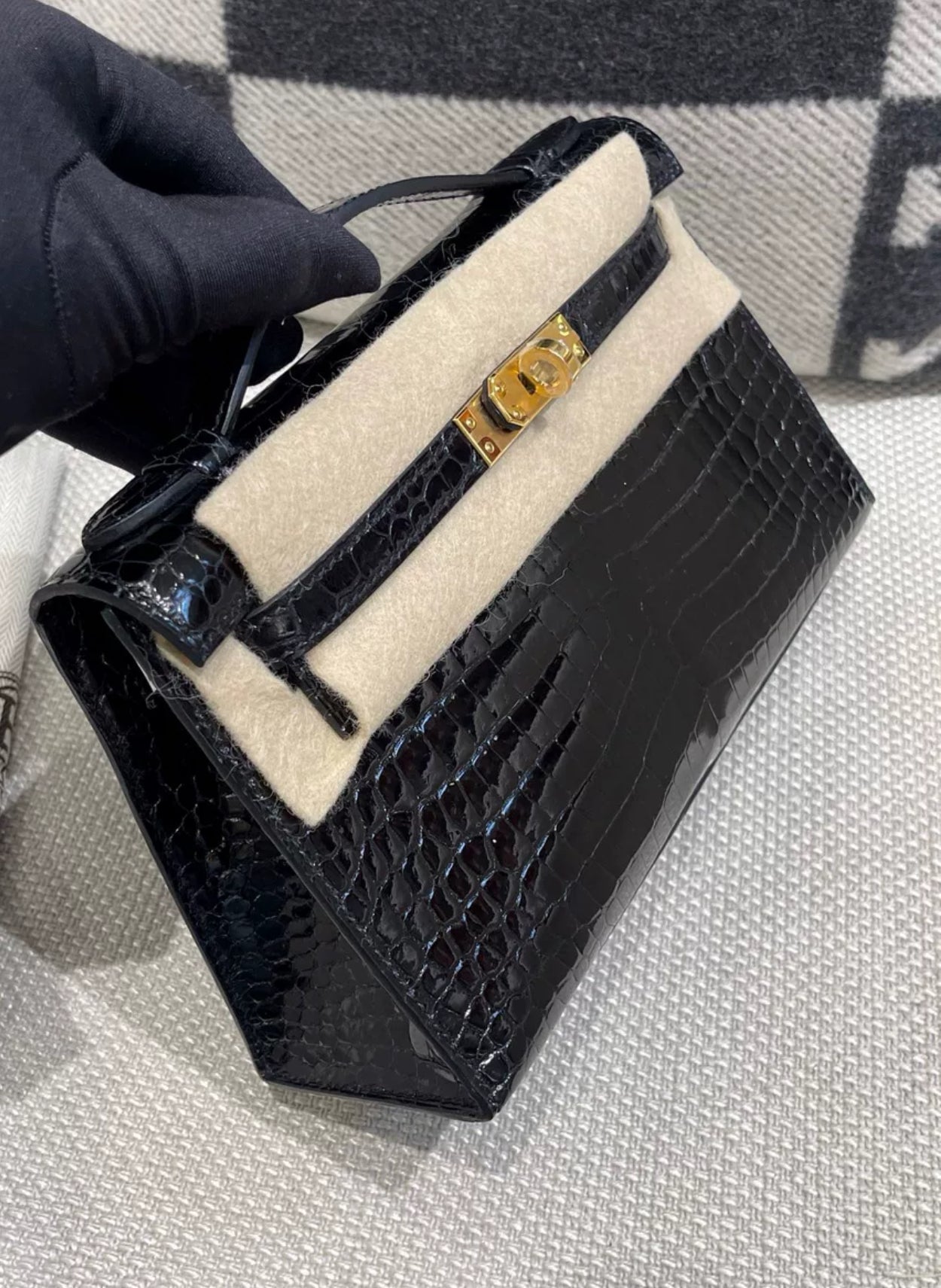 Hermes Kelly Pochette Black Shiny Crocodile Gold Hardware