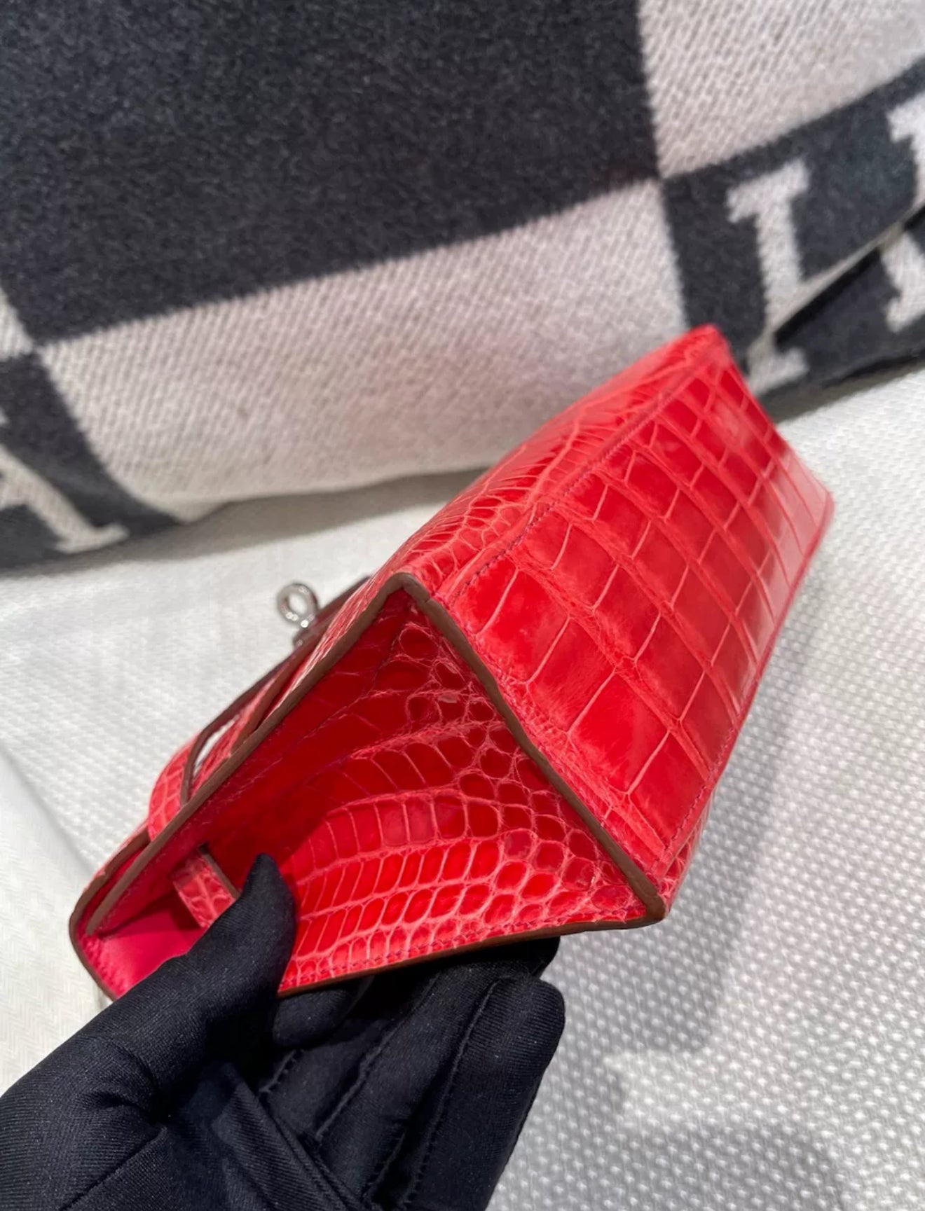 HERMÈS KELLY POCHETTE RED SHINY ALLIGATOR PALLADIUM HARDWARE