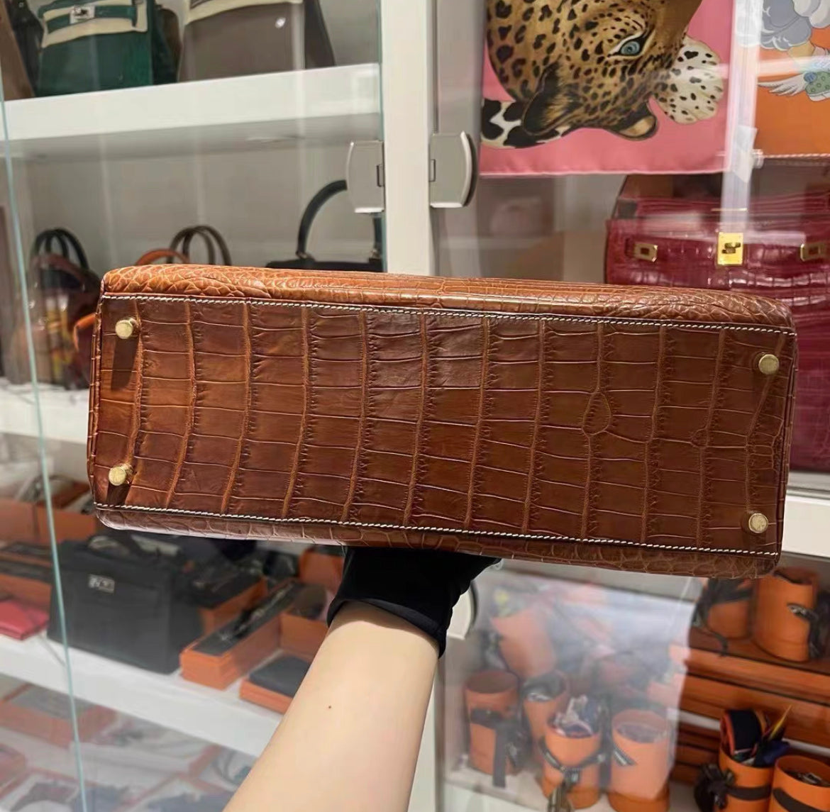 Rare Hermès Kelly 32 Gold Barenia Porosus Crocodile With Gold Hardware