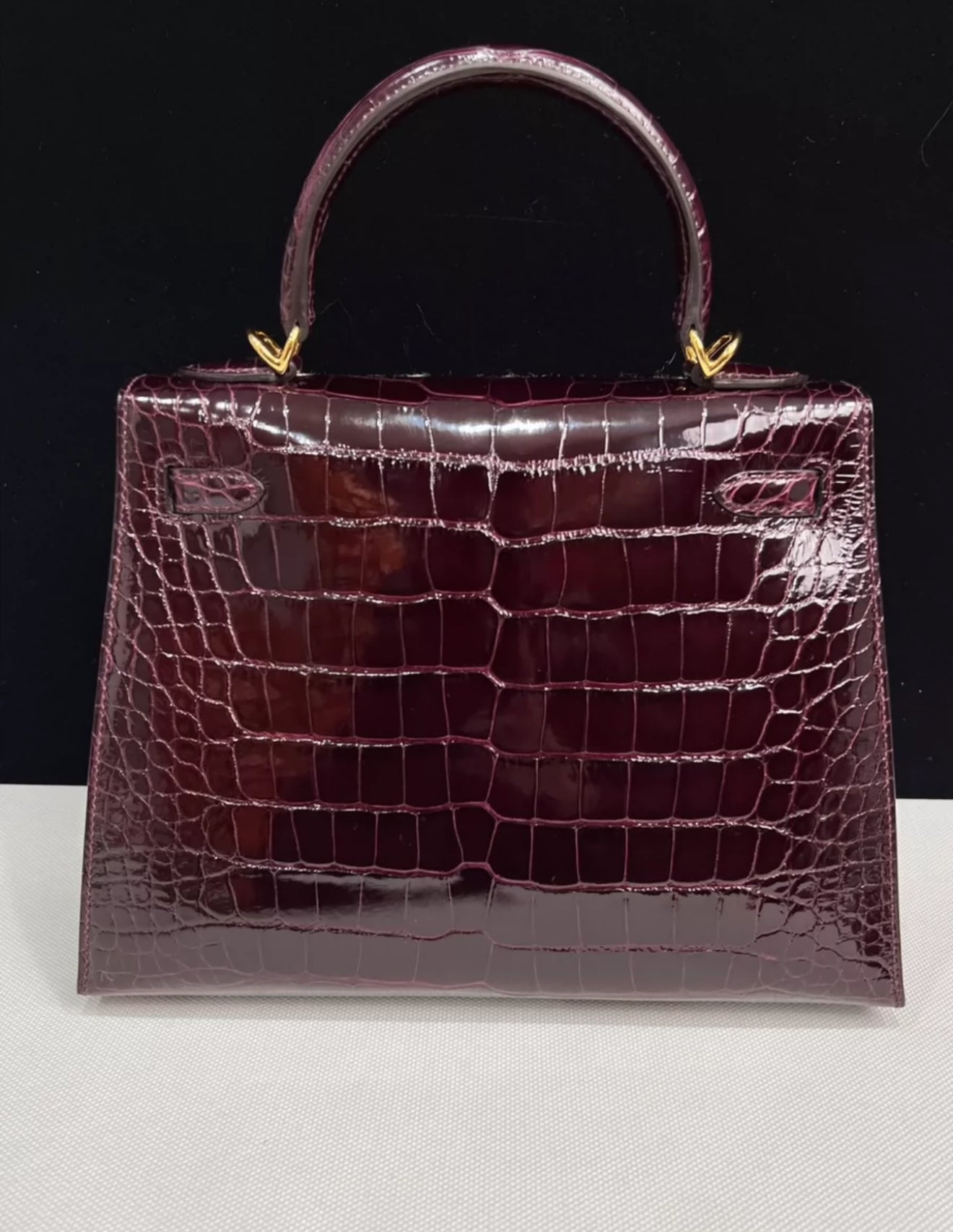 HERMES Kelly 25 Bordeaux Shiny Alligator Leather gold hardware
