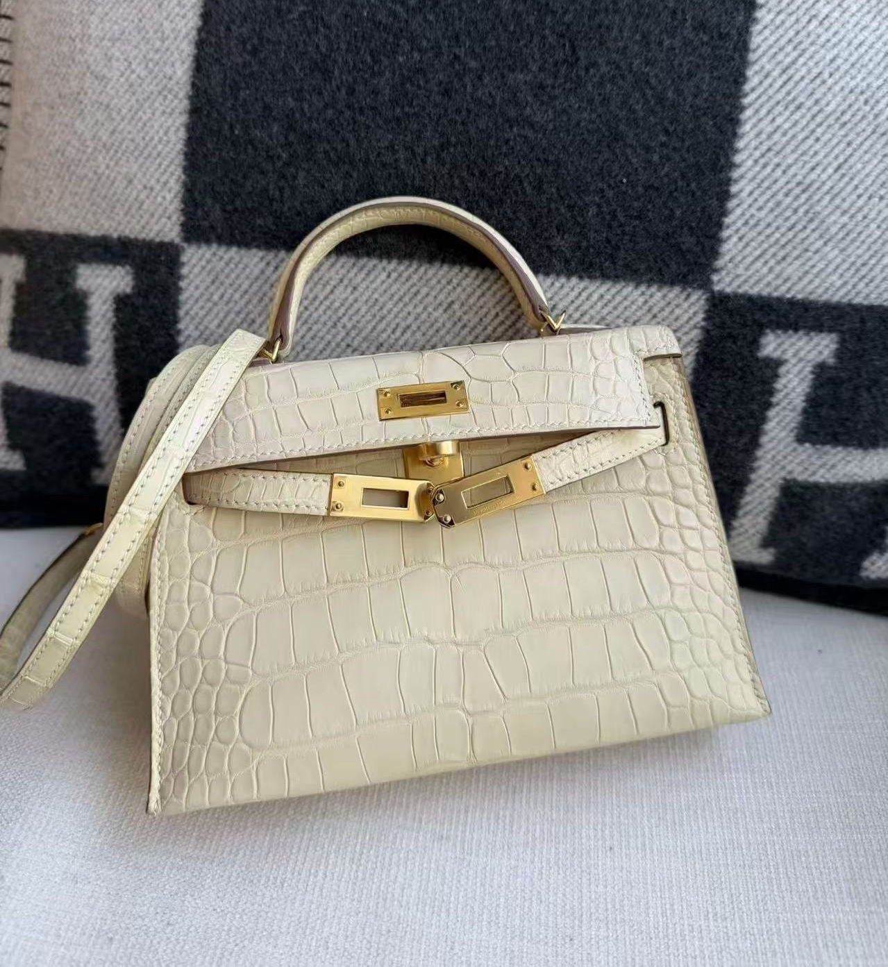 Hermes Kelly 20 vanilla matte alligator gold hardware