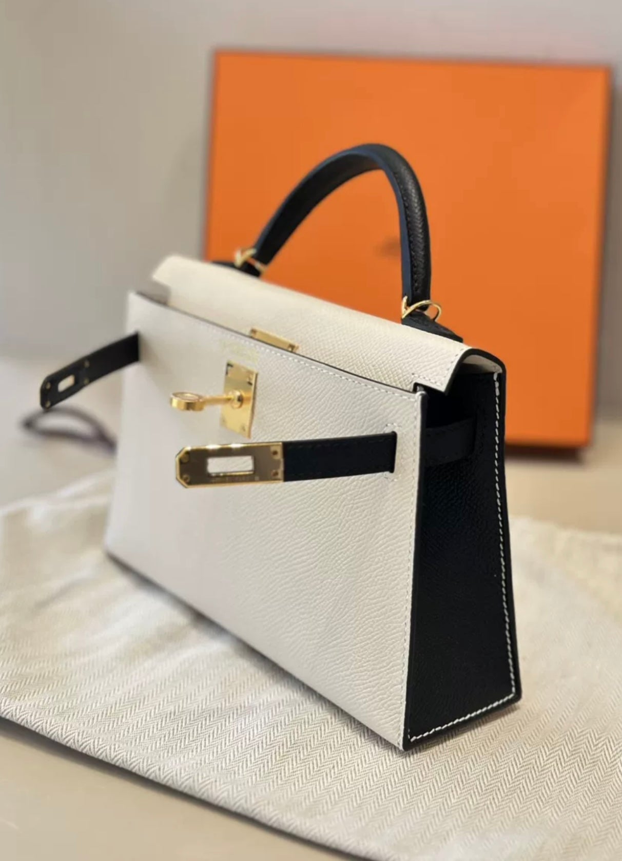 Hermès Kelly 20 Sellier Mini Nata/Black Chèvre Leather Permabrass Hardware