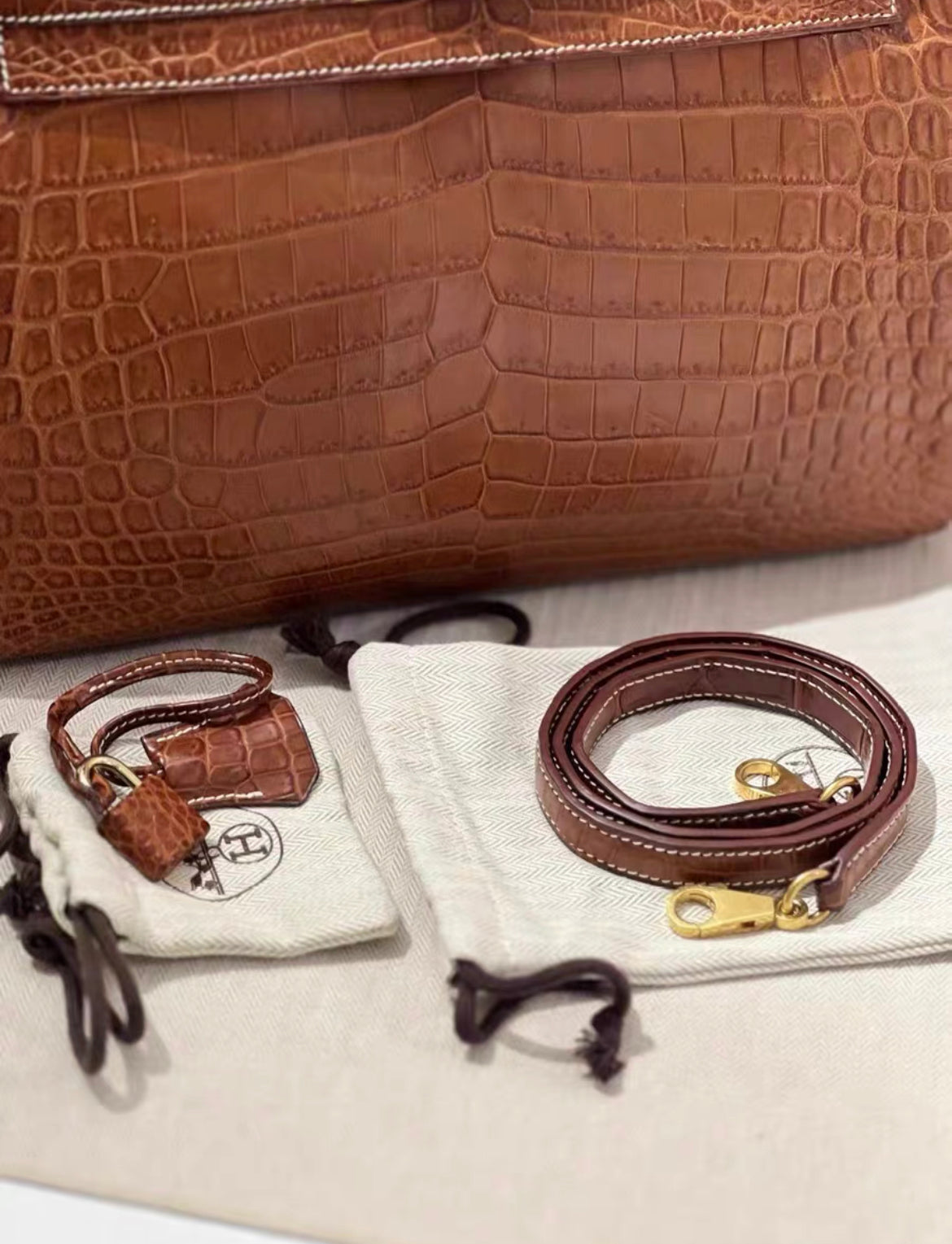 Rare Hermès Kelly 32 Gold Barenia Porosus Crocodile With Gold Hardware
