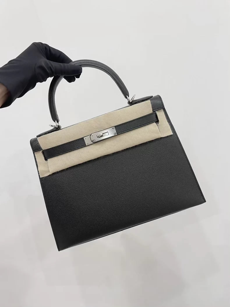 Hermès Kelly 28 in black Epsom leather palladium hardware