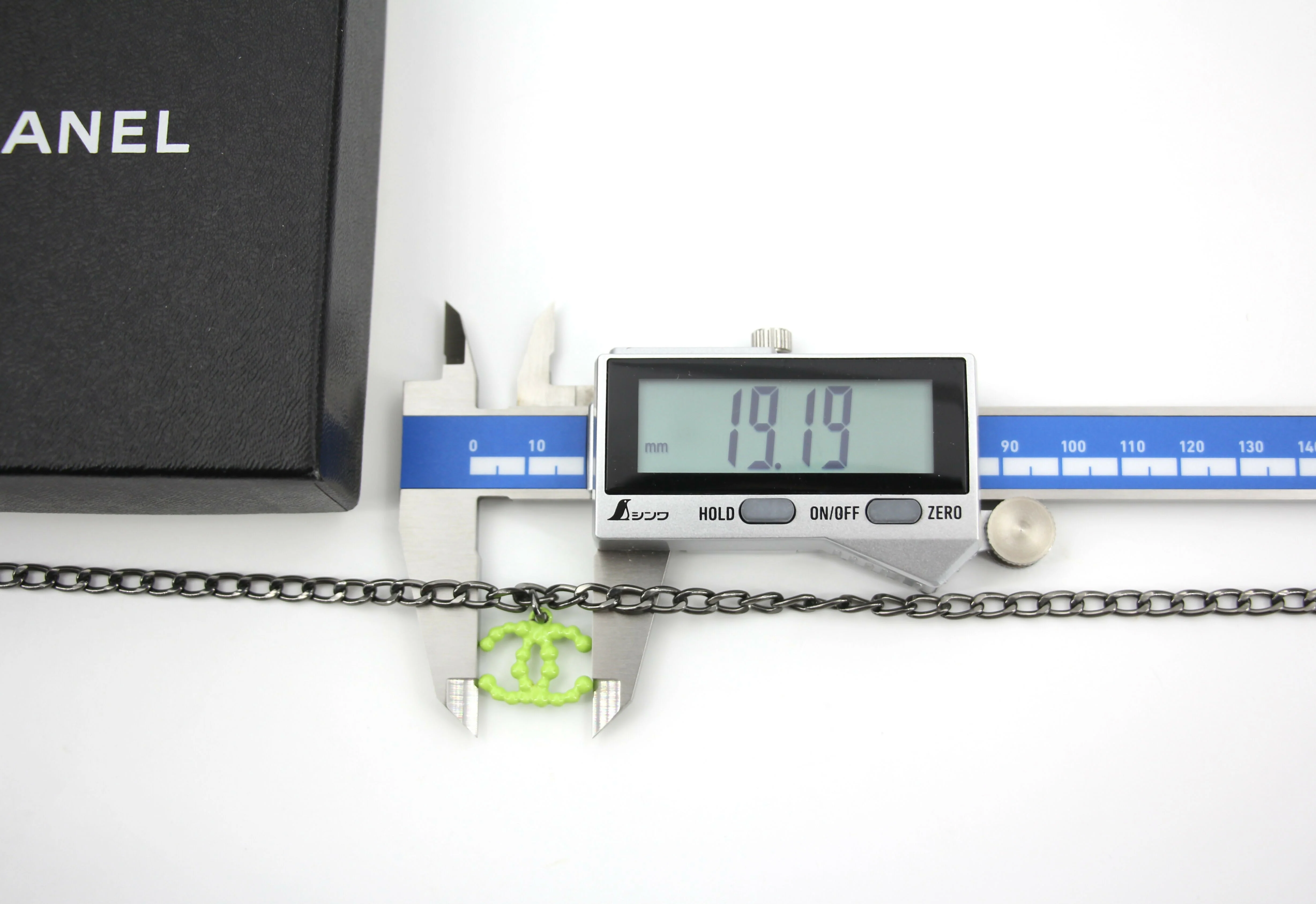 Chanel Vintage 04A Resin Fluorescent Green CC Grey Chain Necklace