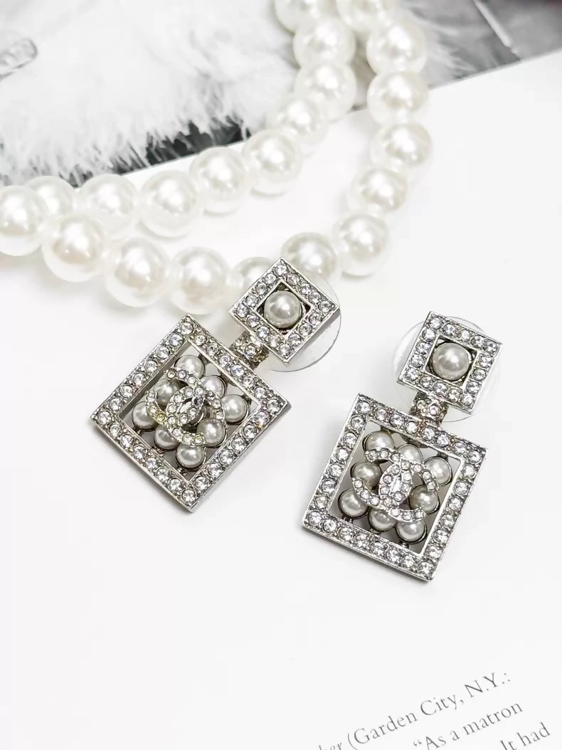 Chanel Spring/Summer 2024 silver double C pearl stud earrings