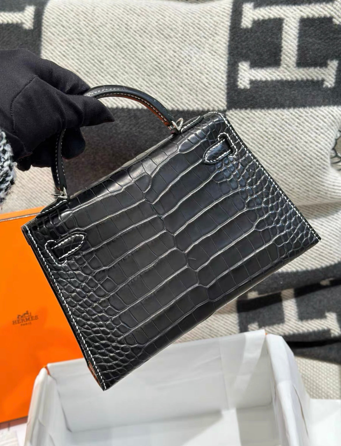 HERMÈS MINI KELLY 20 BLACK ALLIGATOR MATTE WITH WHITE STITCHING PALLADIUM HARDWARE