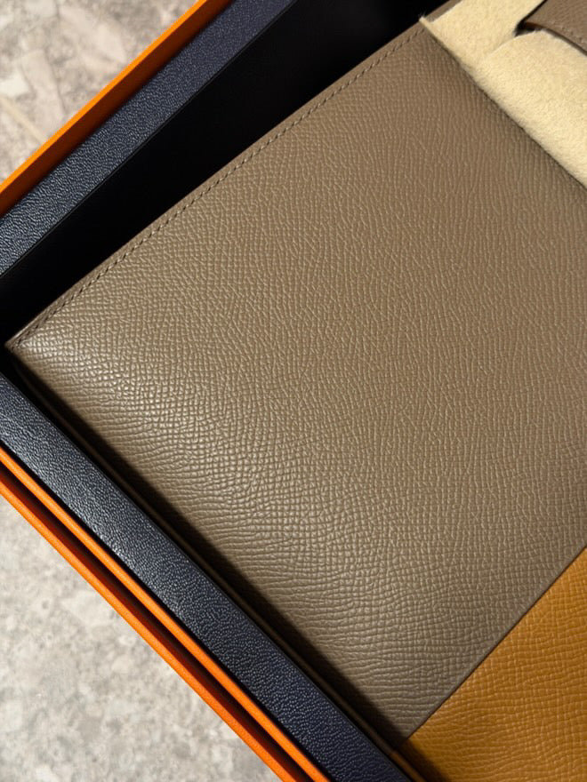 Hermès Kelly 28 Sellier Sesame/Etoupe/Bleu Indigo Veau Epsom Laiton Palladium Hardware