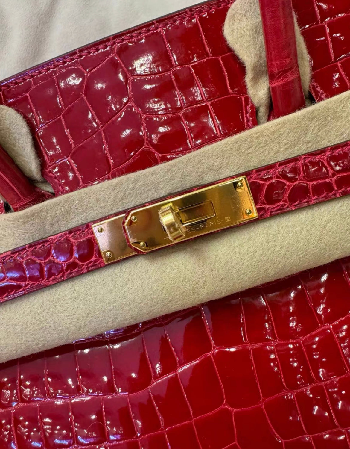Hermes Birkin 35 Red Shiny Crocodile leather Gold Hardware Handbag