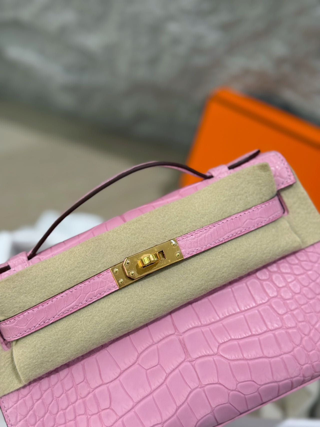 Hermès Kelly Pochette Pink Bubblegum 5P Matte alligator Leather Gold Hardware