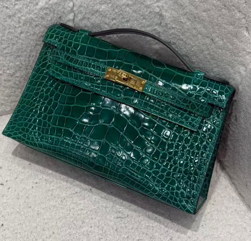 Hermès Kelly Pochette vert emerald shiny alligator gold hardware