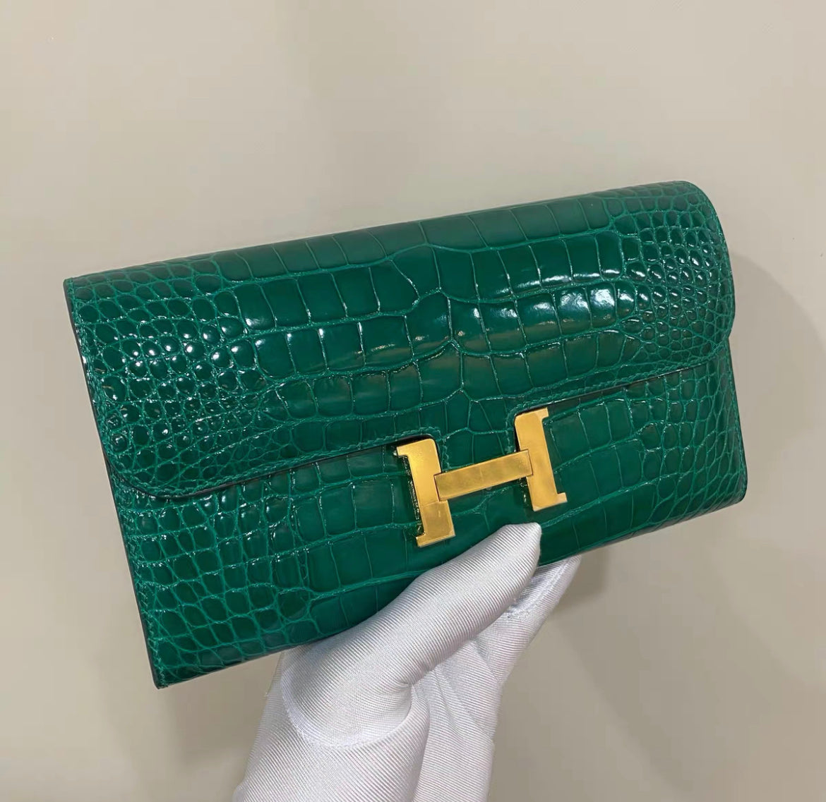 HERMÈS EMERALD GREEN SHINY ALLIGATOR CONSTANCE LONG WALLET CLUTCH BAG