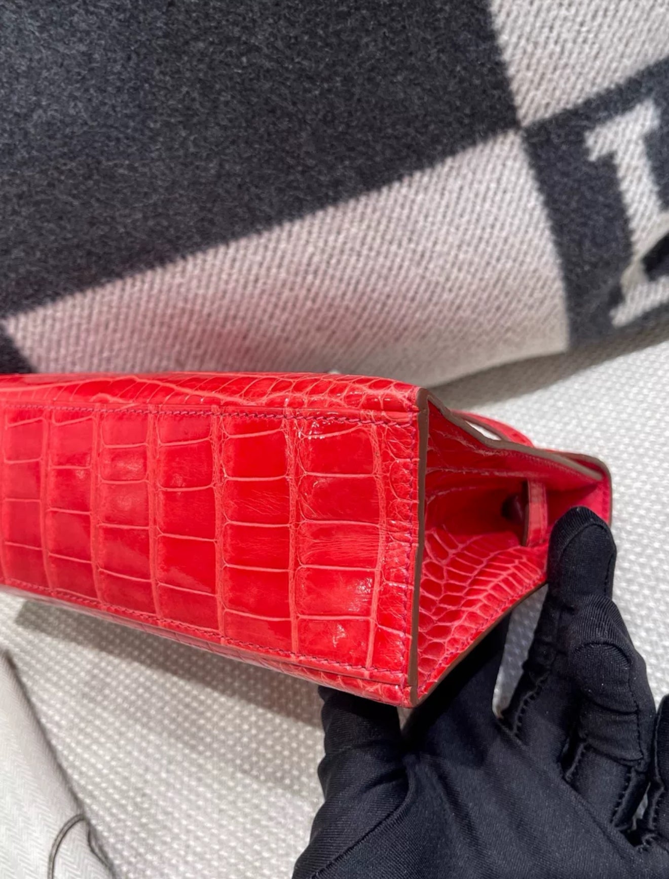 HERMÈS KELLY POCHETTE RED SHINY ALLIGATOR PALLADIUM HARDWARE