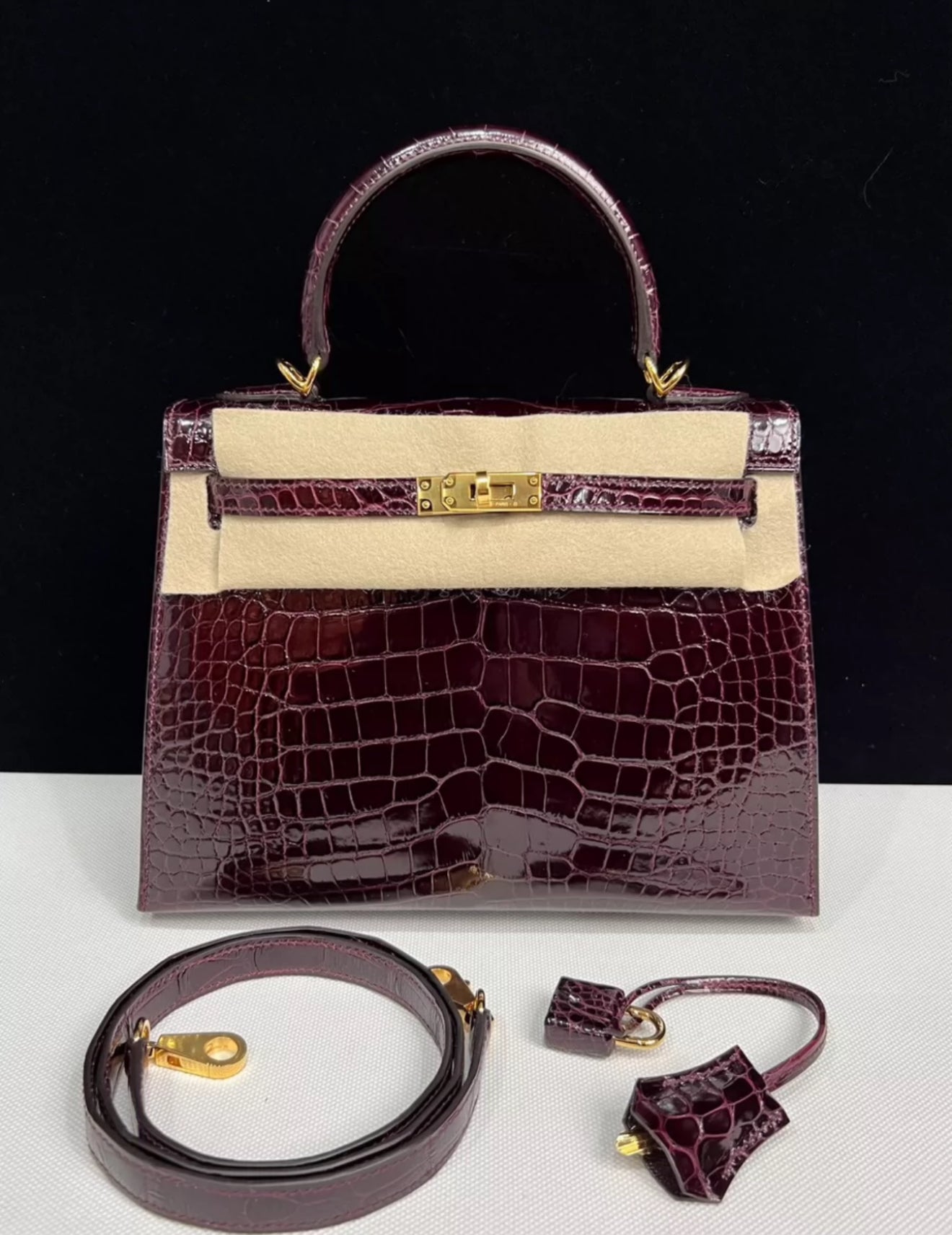 HERMES Kelly 25 Bordeaux Shiny Alligator Leather gold hardware