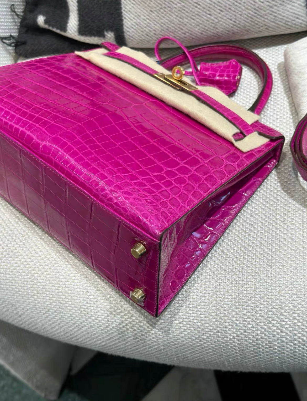 HERMES KELLY 25 SELLIER ROSE SCHEHERAZADE CROCODILE LISSE SHINY GOLD HARDWARE
