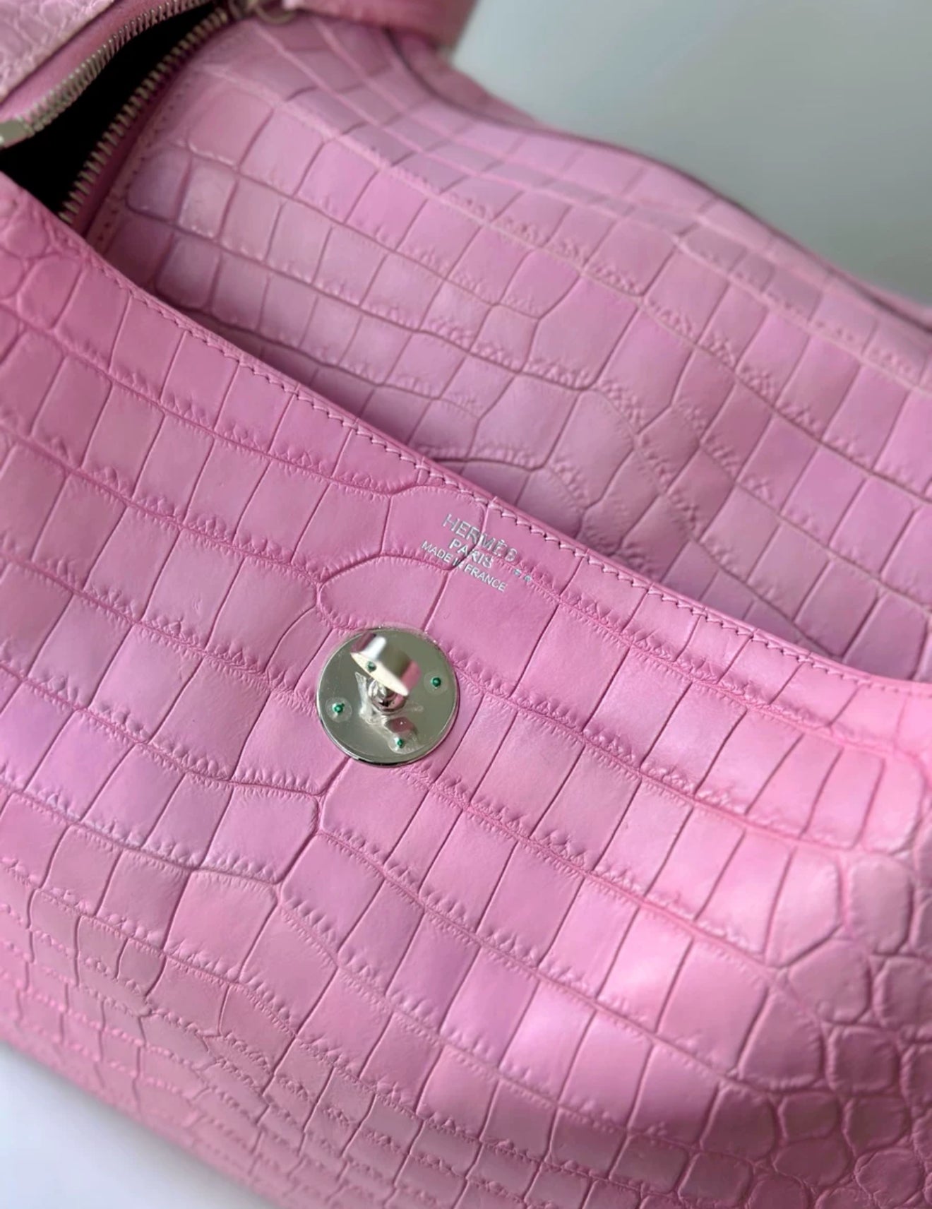 Hermès Lindy 30 5P Bubblegum Matte alligator Leather Palladium Hardware