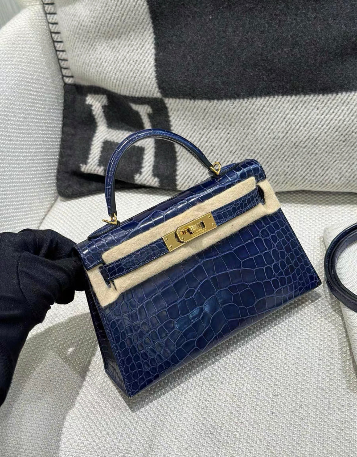 HERMES KELLY 20 MINI SELLIER BLEU SAPHIR SHINY ALLIGATOR GOLD HARDWARE