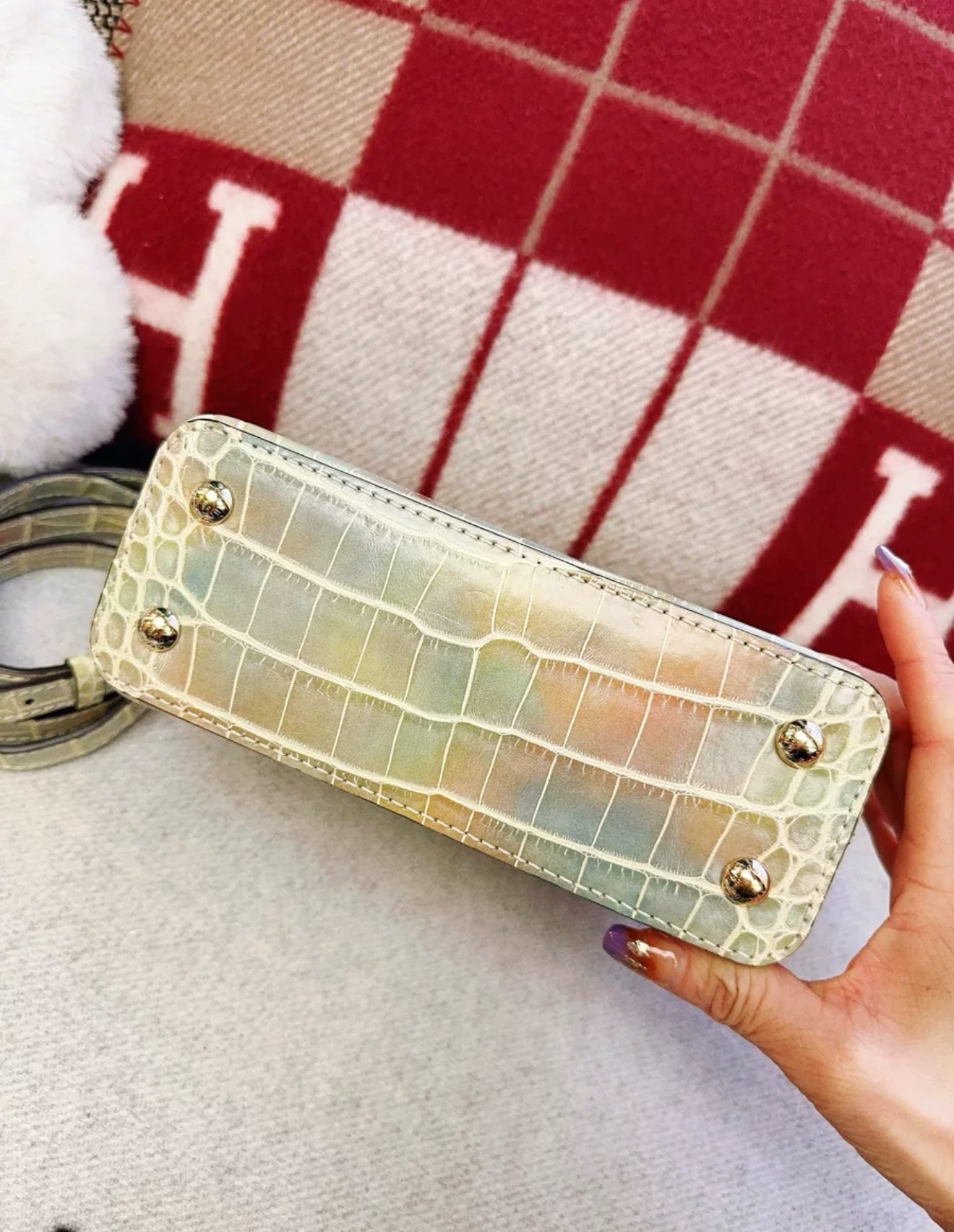 Louis Vuitton Capucines coral alligator leather