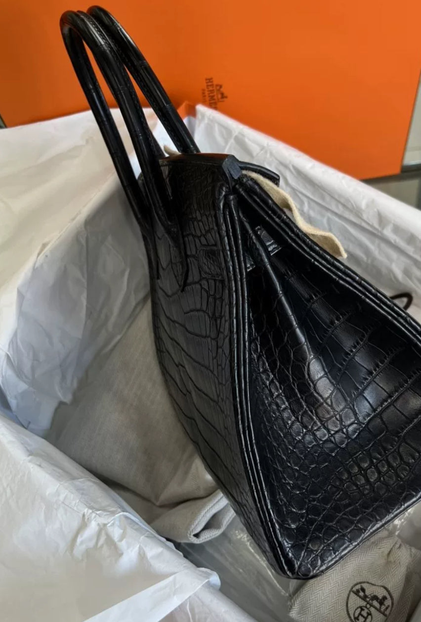 Hermès Birkin 30 Black Matte Alligator Gold Hardware