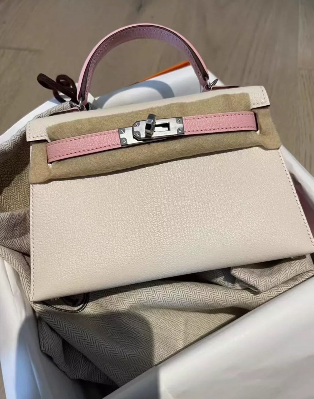 Hermès mini Kelly Chèvre Craie  Rose Sakura Palladium Hardware