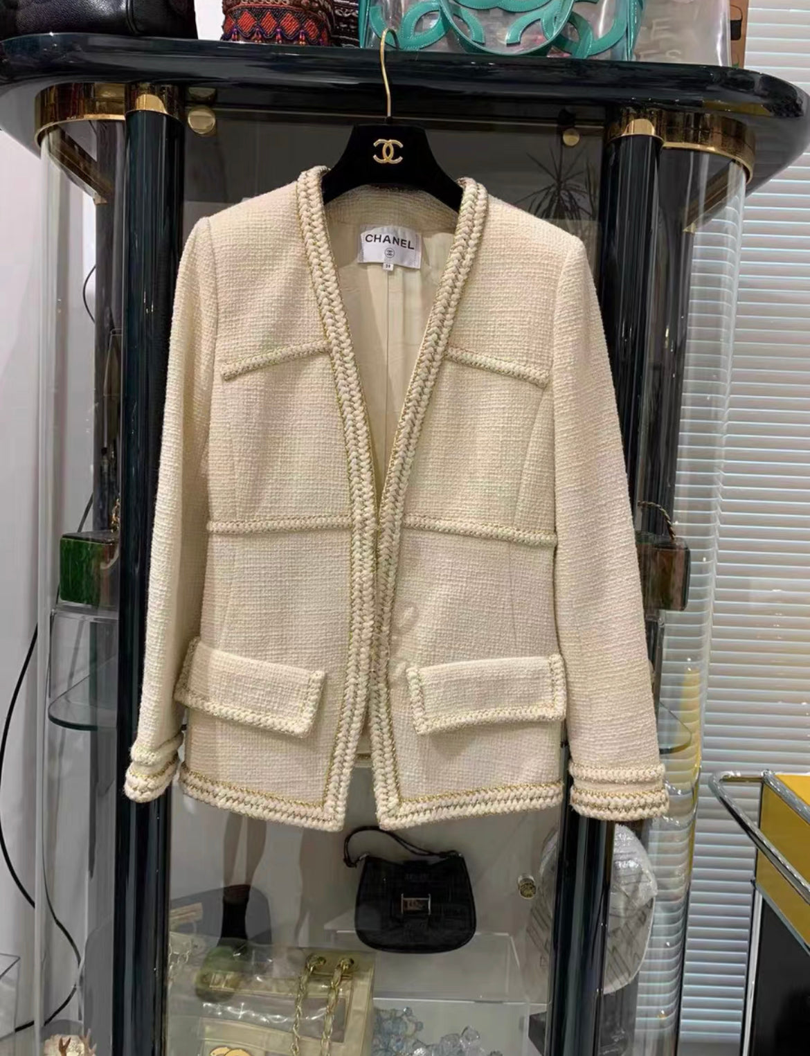 Chanel Pre-Fall 2017 Metiers DArt Ritz 17A Ecru Cream Jacket size 38