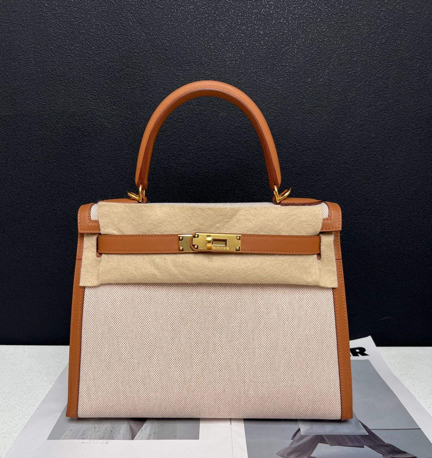 Hermes Kelly 28 Gold Swift Ecru Toile Gold hardware