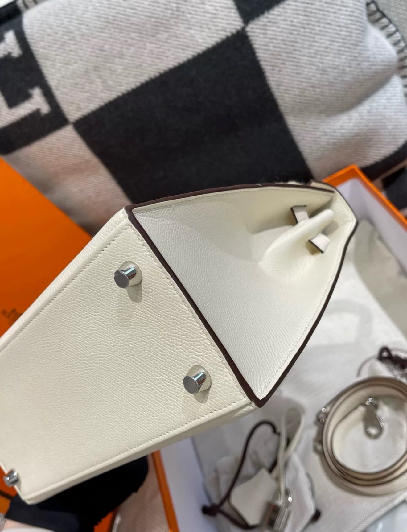 Hermès Kelly 25 Epsom Nata Leather Palladium Leather
