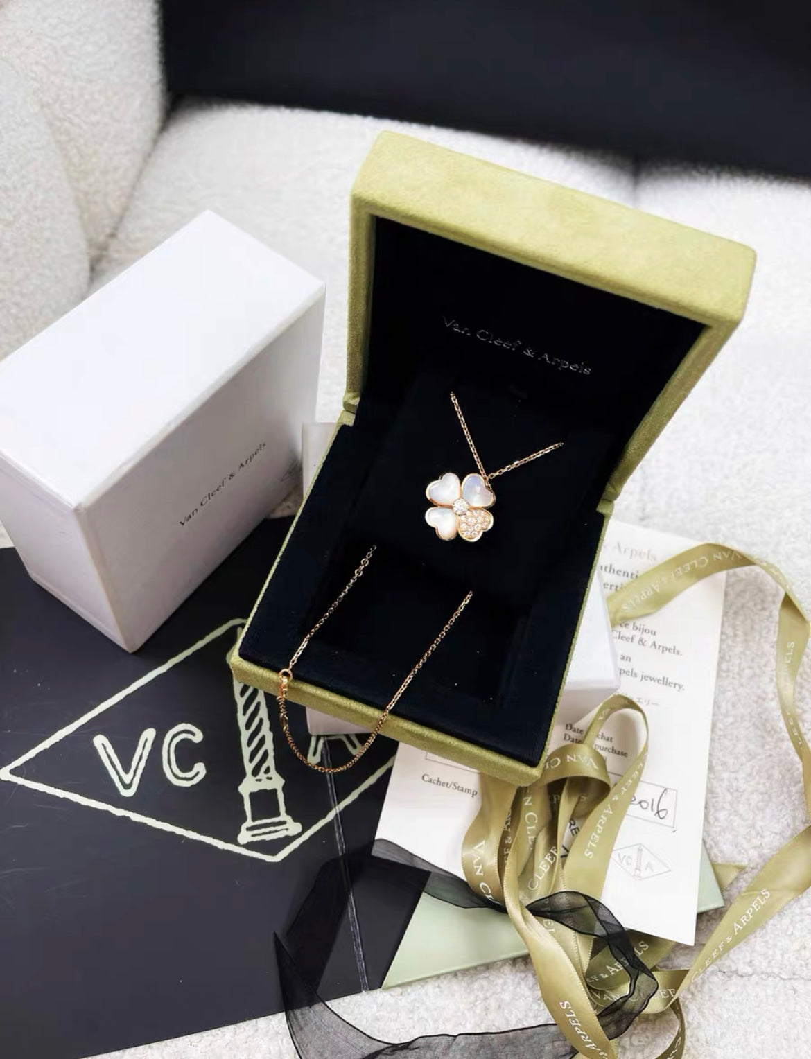 Van Cleef Arpels Cosmos clip pendant, medium model 18K rose gold, Diamond, Mother-of-pearl