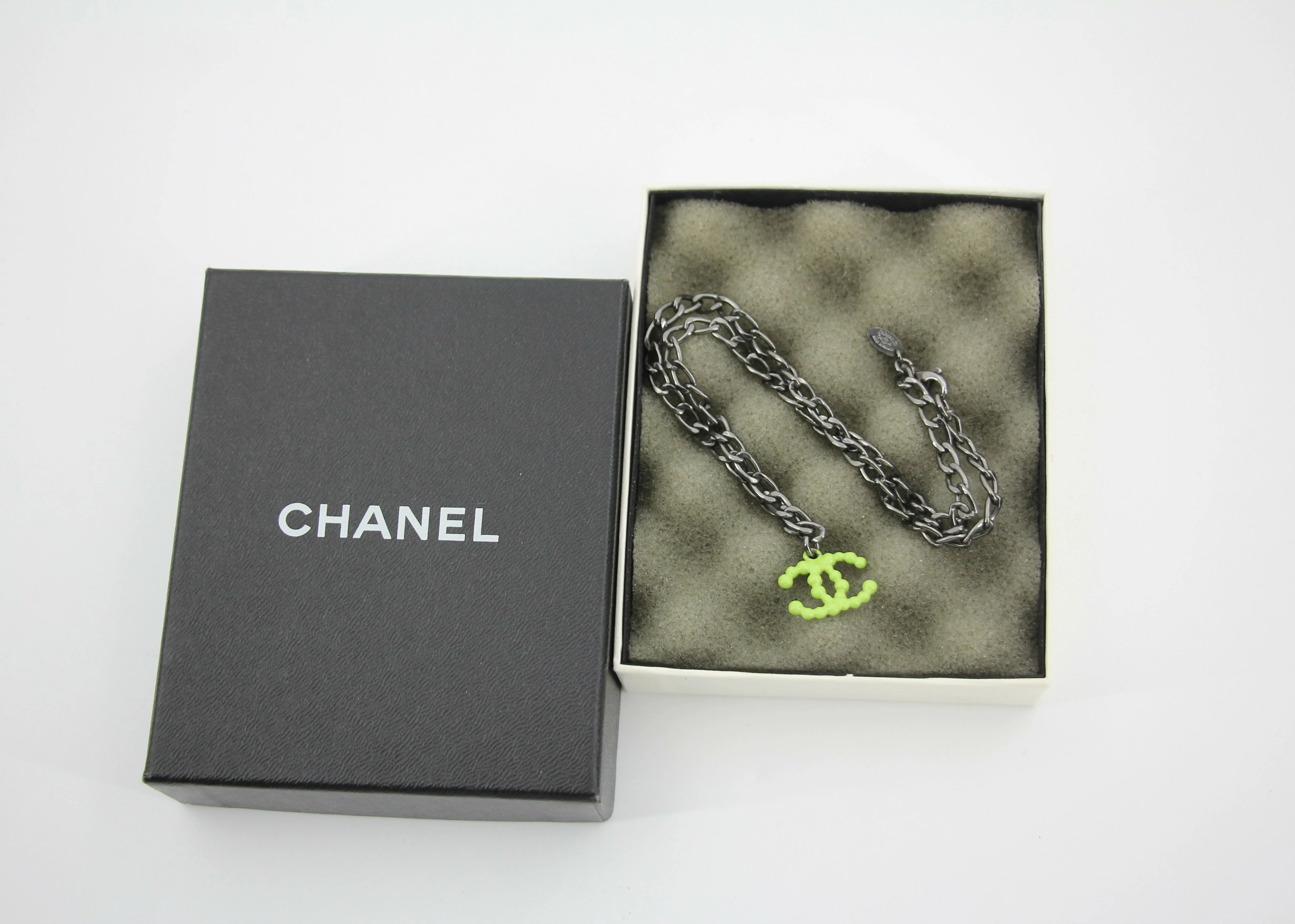 Chanel Vintage 04A Resin Fluorescent Green CC Grey Chain Necklace