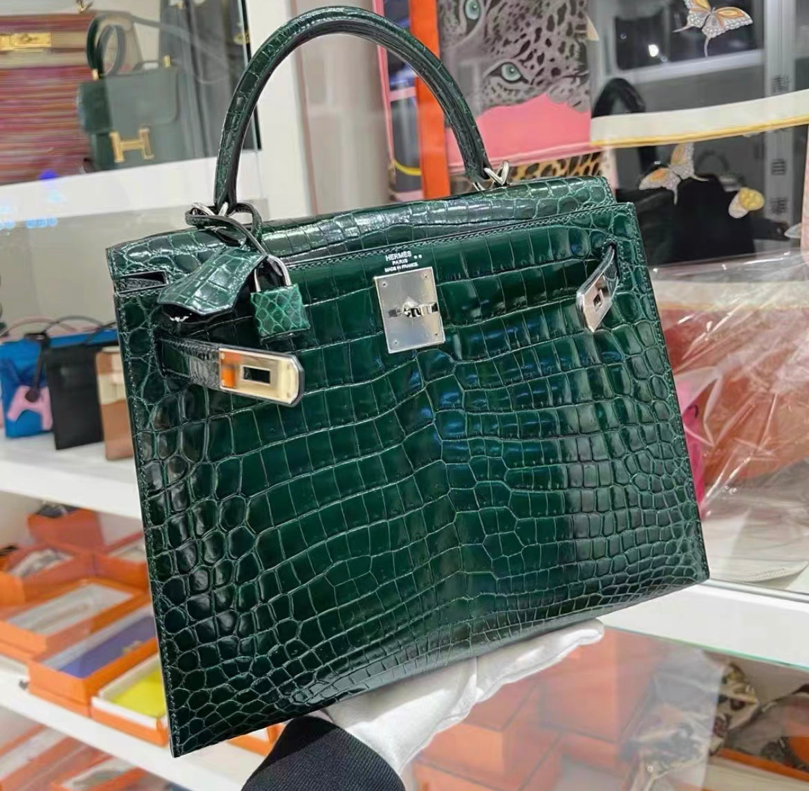 HERMÈS KELLY 28 SELLIER EMERALD SHINY CROCODILE PALLADIUM HARDWARE