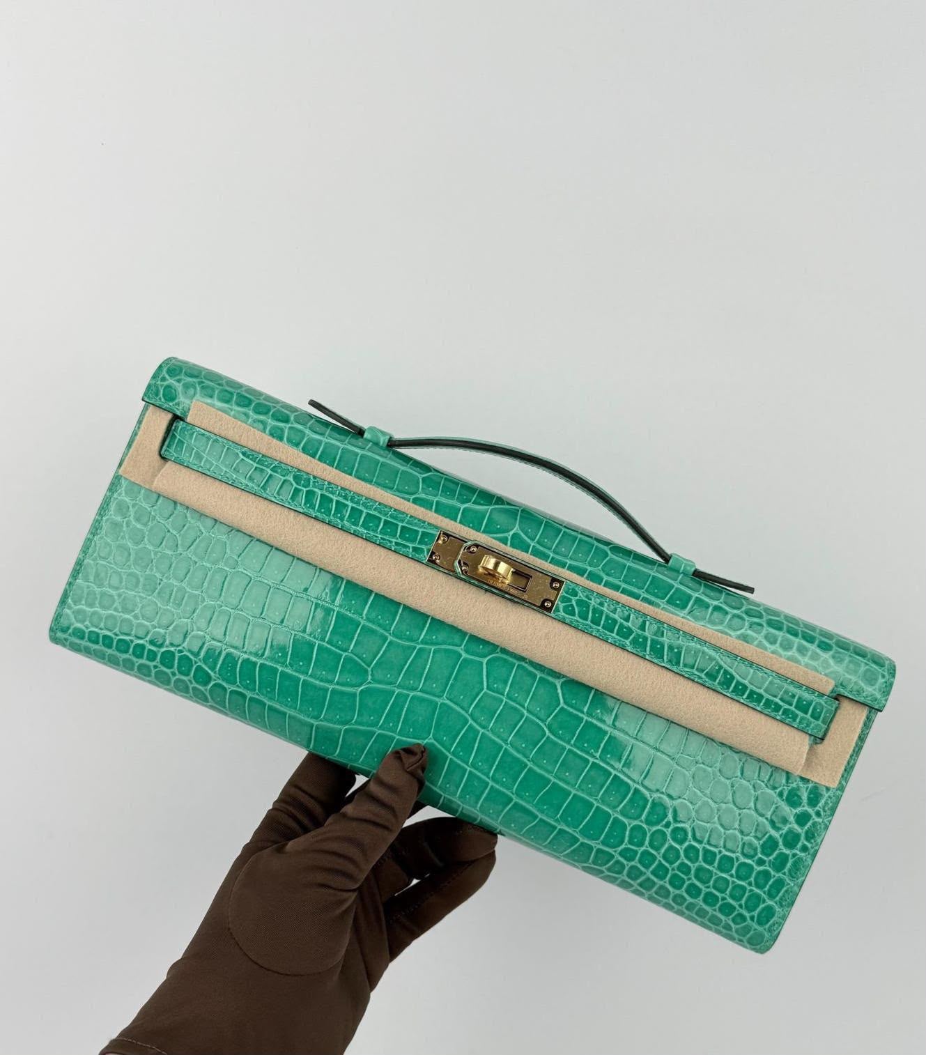 Hermès Kelly cut Vert Jade Shiny Porosus Gold hardware