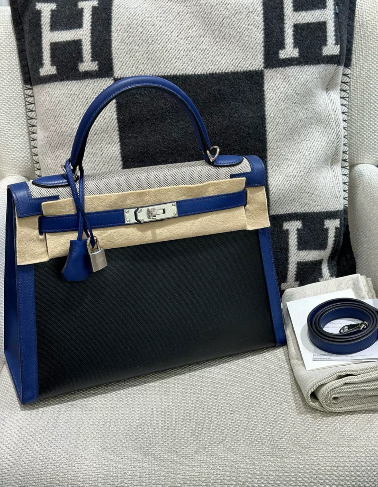 Hermès Kelly Limited Edition 32 Noir (Black)/Bleu Saphir Sellier Epsom Palladium Hardware