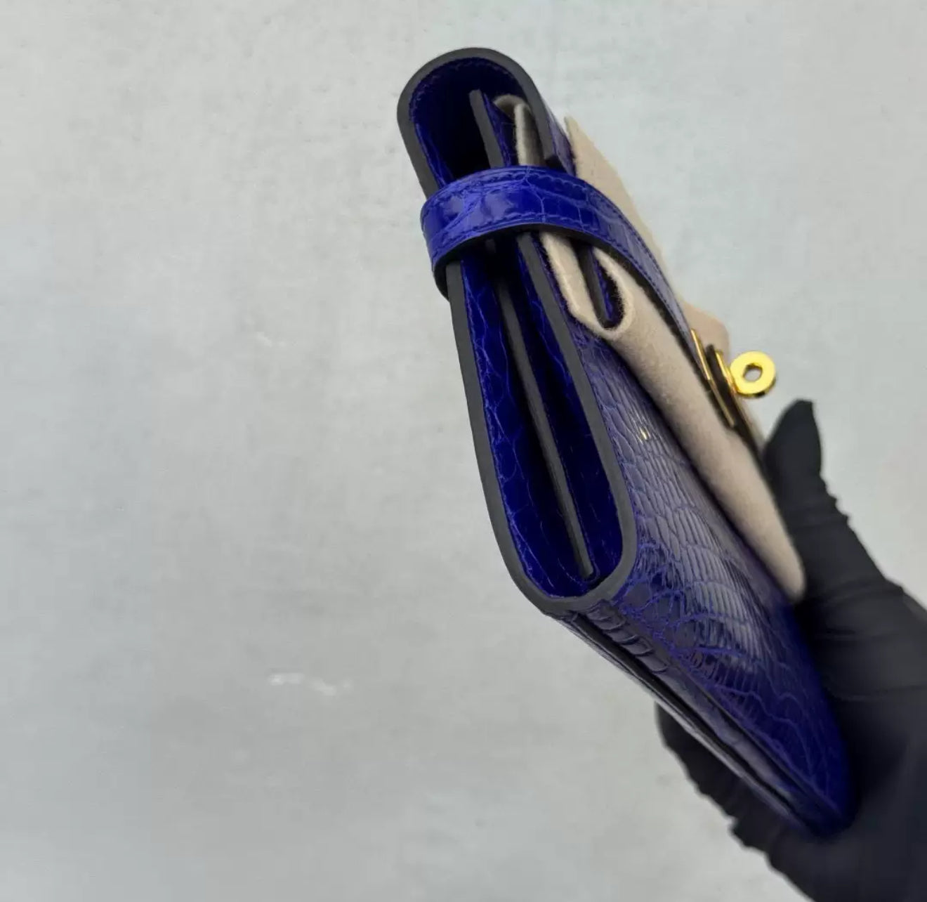 Hermès Kelly long electric blue shiny Alligator leather gold hardware