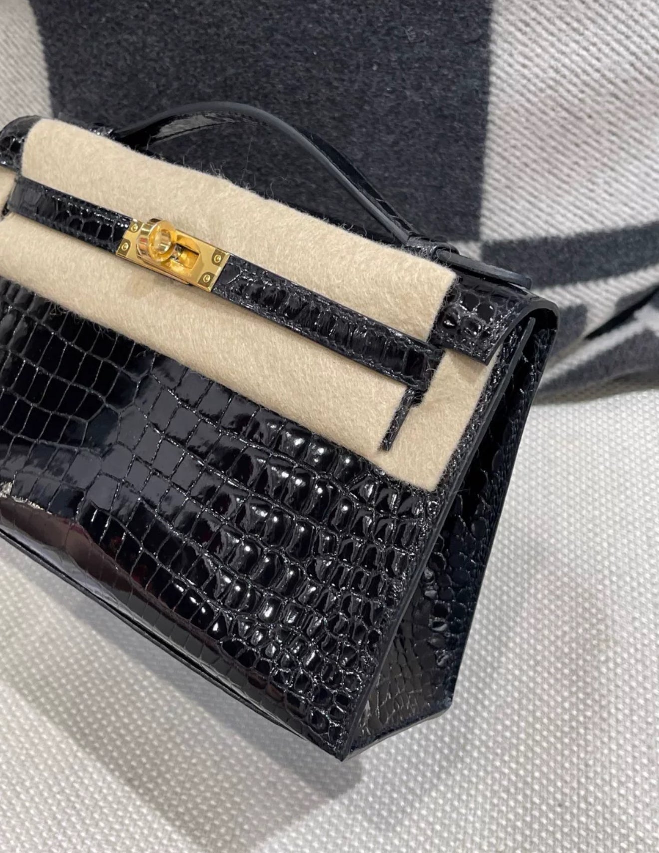 Hermes Kelly Pochette Black Shiny Crocodile Gold Hardware