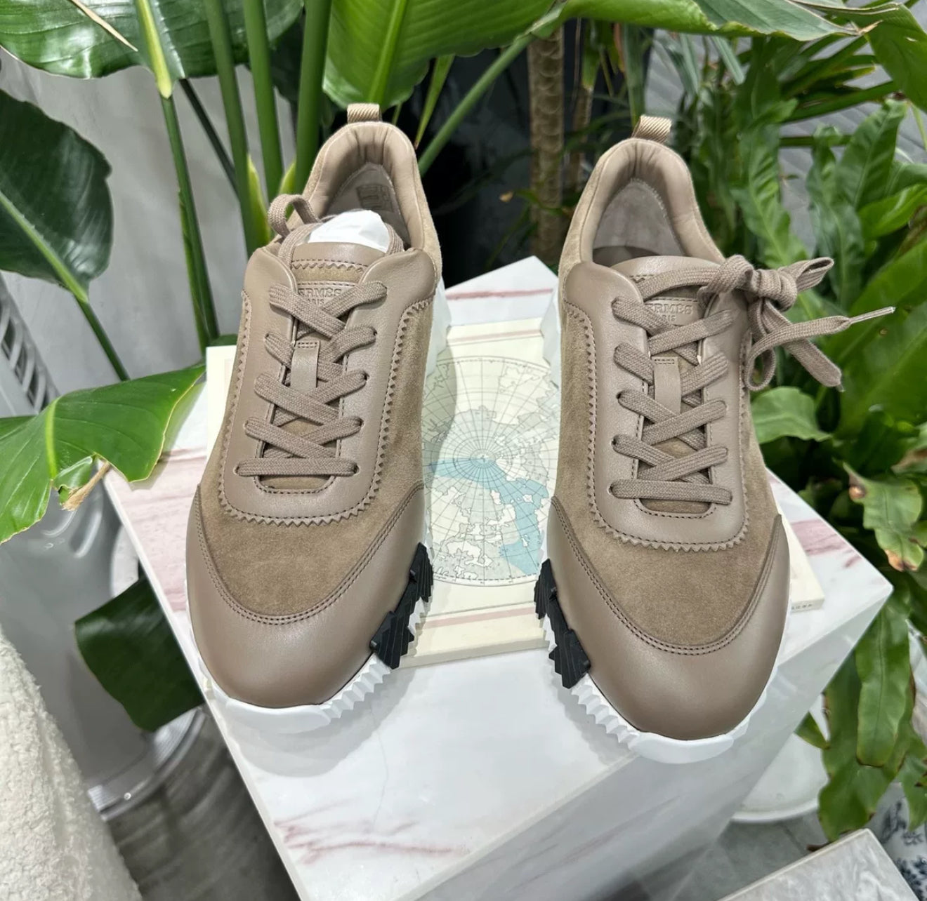 Hermes Mens Etoupe Suede Brume Bouncing 42 Sneaker