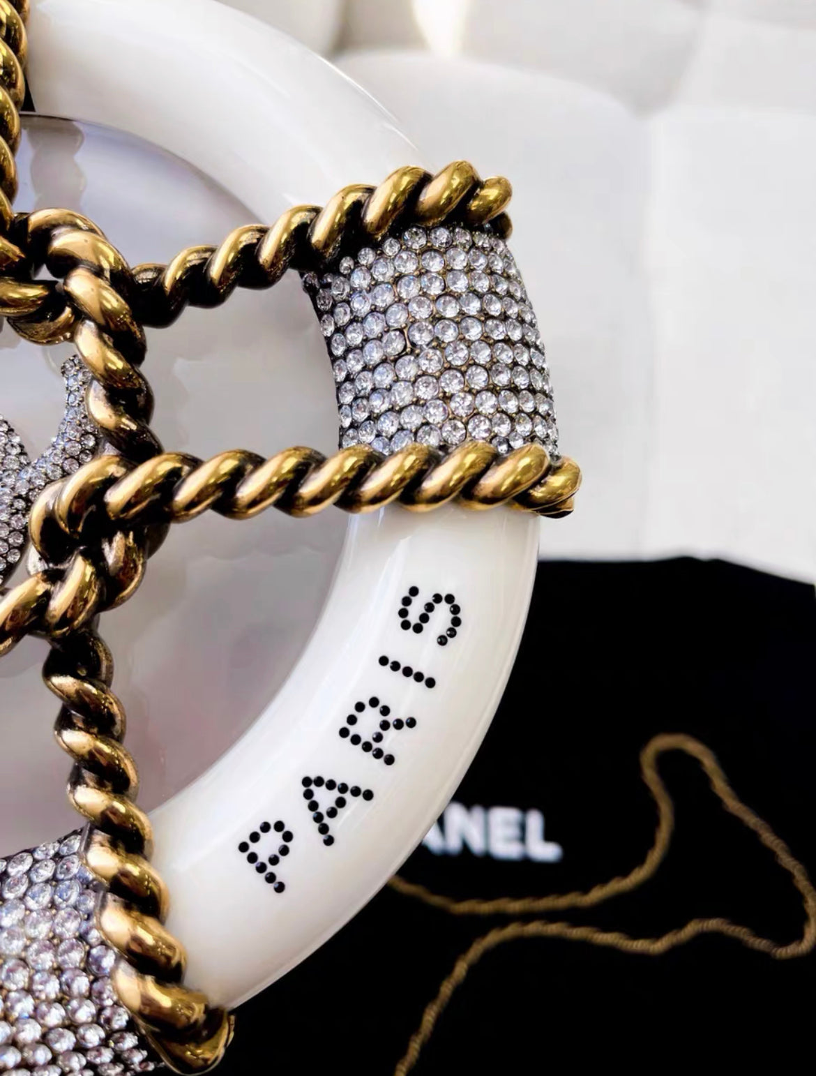 CHANEL MINAUDIÈRE LIMITED EDITION WHITE, GOLD  CLEAR RESCUE WHEEL GOLD-TONE HARDWARE