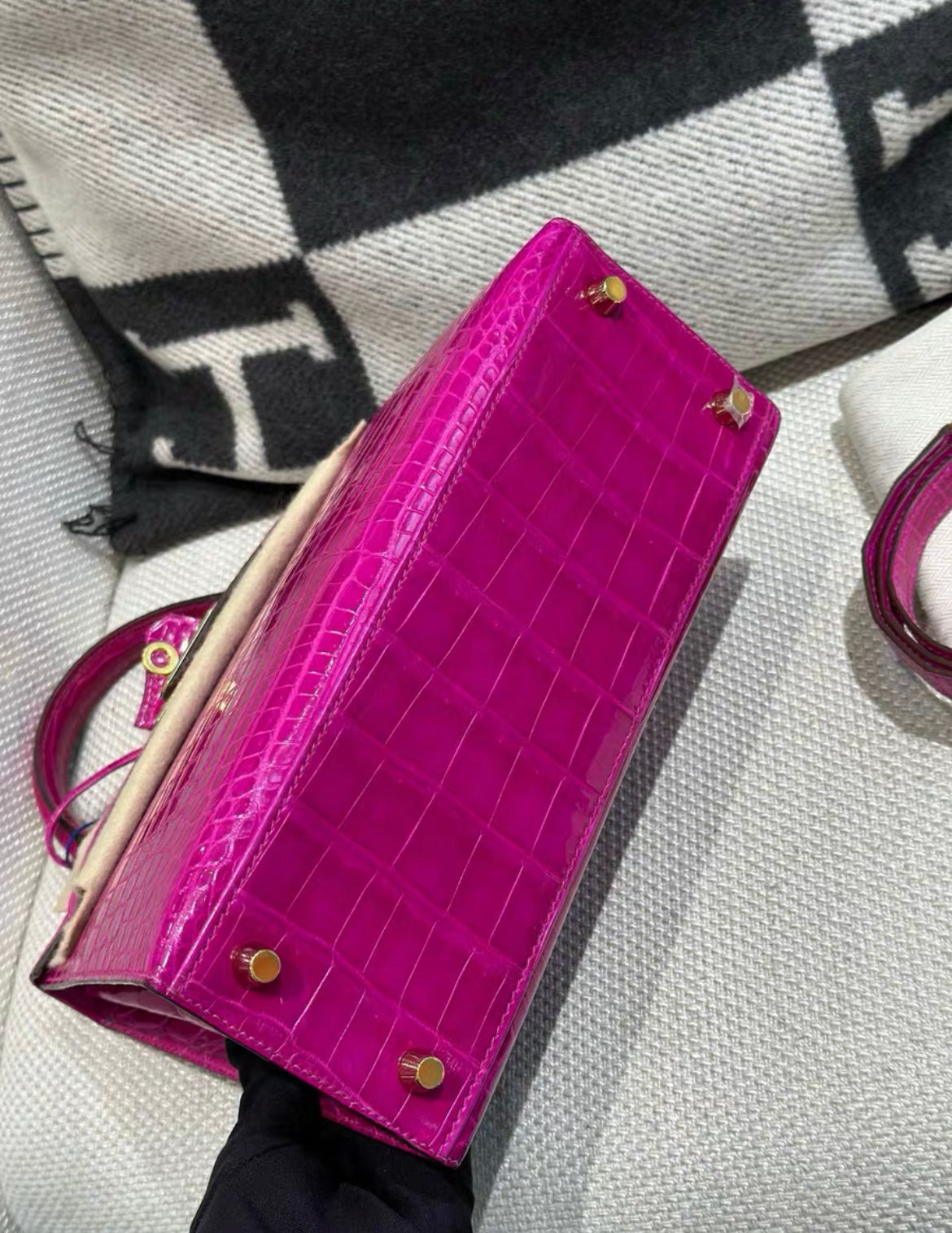 HERMES KELLY 25 SELLIER ROSE SCHEHERAZADE CROCODILE LISSE SHINY GOLD HARDWARE
