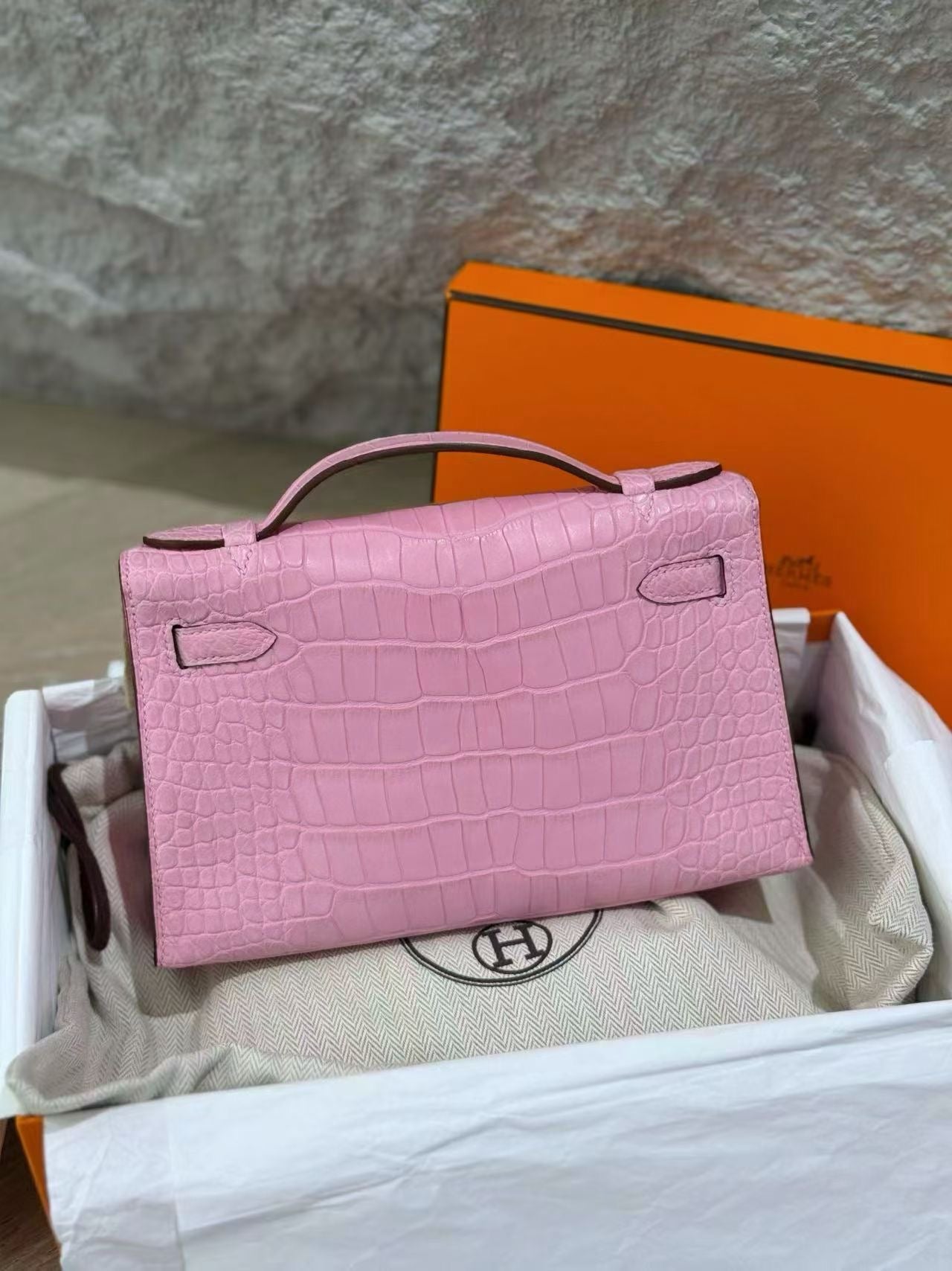 Hermès Kelly Pochette Pink Bubblegum 5P Matte alligator Leather Gold Hardware
