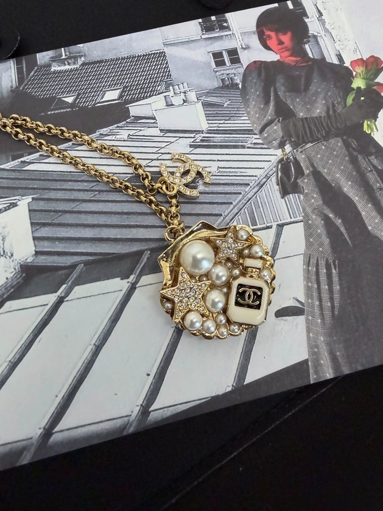 Chanel 25C Gold Shell Double C Necklace