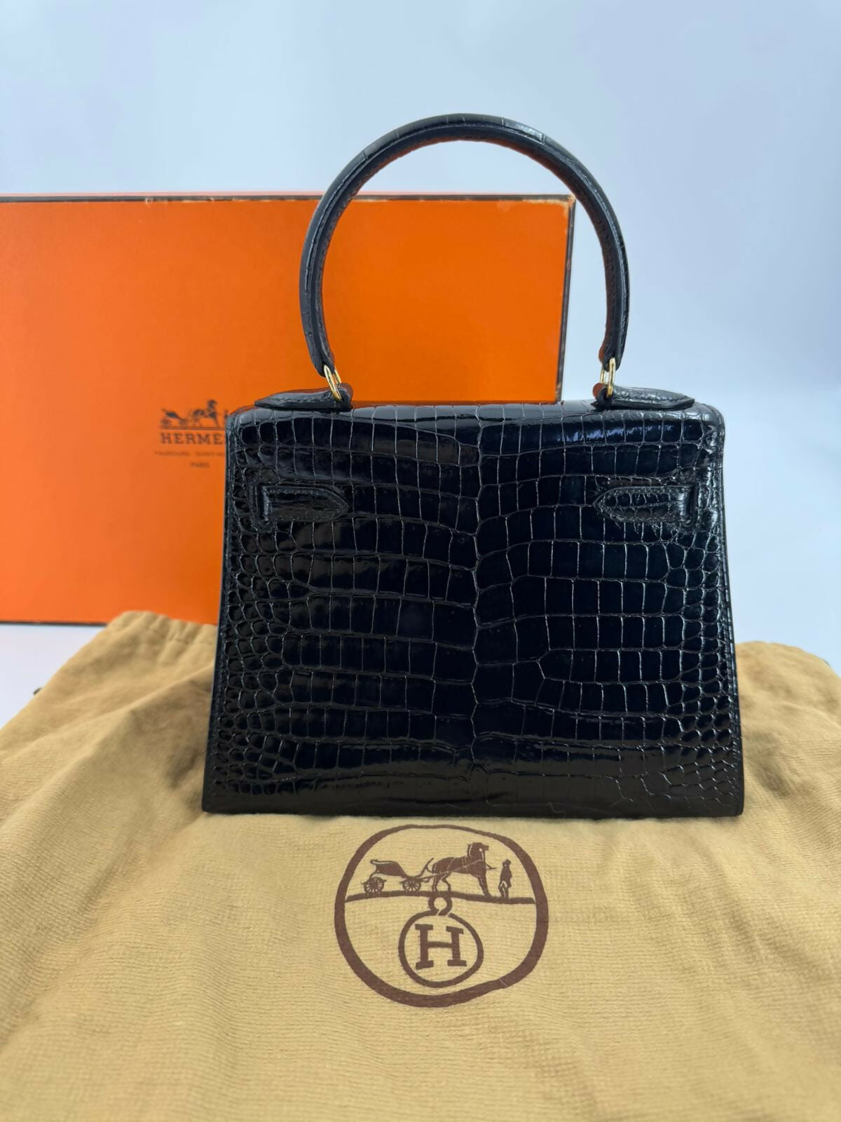 Hermès Kelly 20 Sellier Noir Shiny Niloticus Crocodile with GHW and Round Brilliant Cut Diamonds